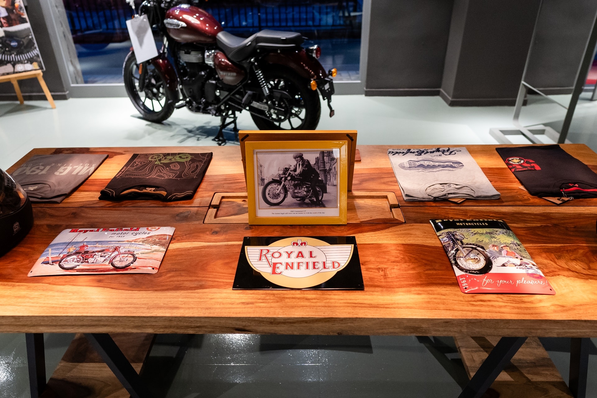 Royal Enfield inaugura nueva Concept Store en Granada