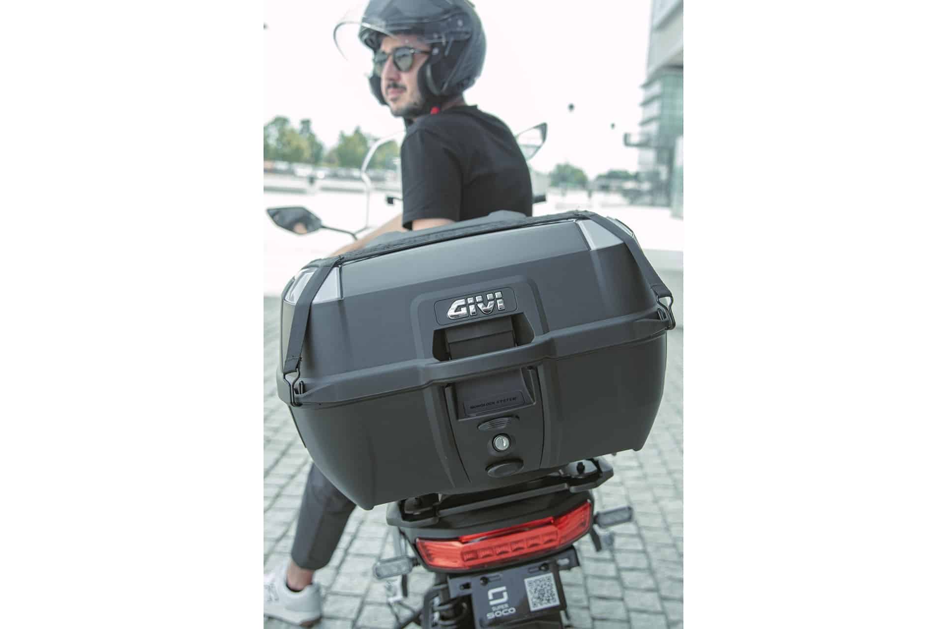 GIVI Monolock B45+: El nuevo top case de la marca ideal para uso urbano y viajes por carretera