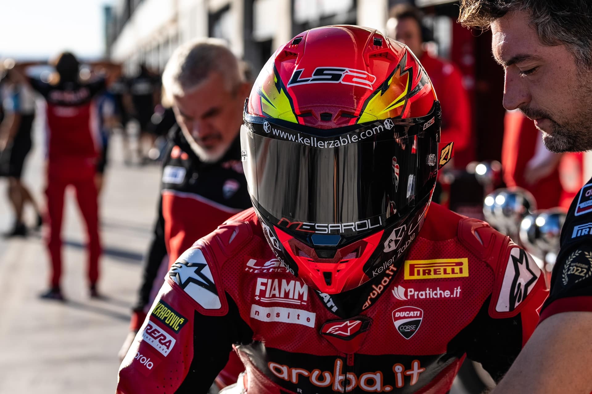 Cascos LS2 en la competición: Así es el proceso de diseño y producción