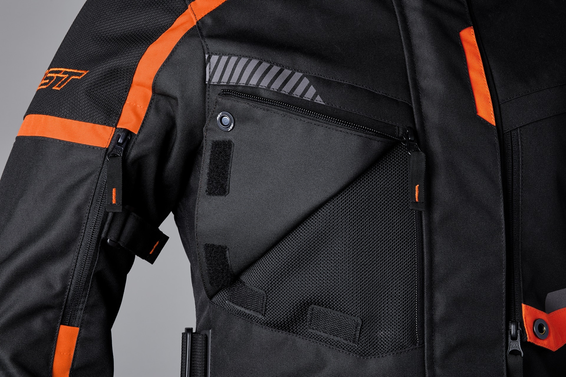RST Maverick EVO: El nuevo traje todoterreno de la firma británica