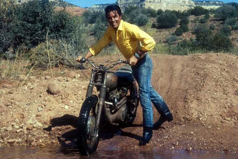 Triumph a la busca de los tesoros perdidos de Elvis: 9 motos regaladas a la Mafia de Memphis