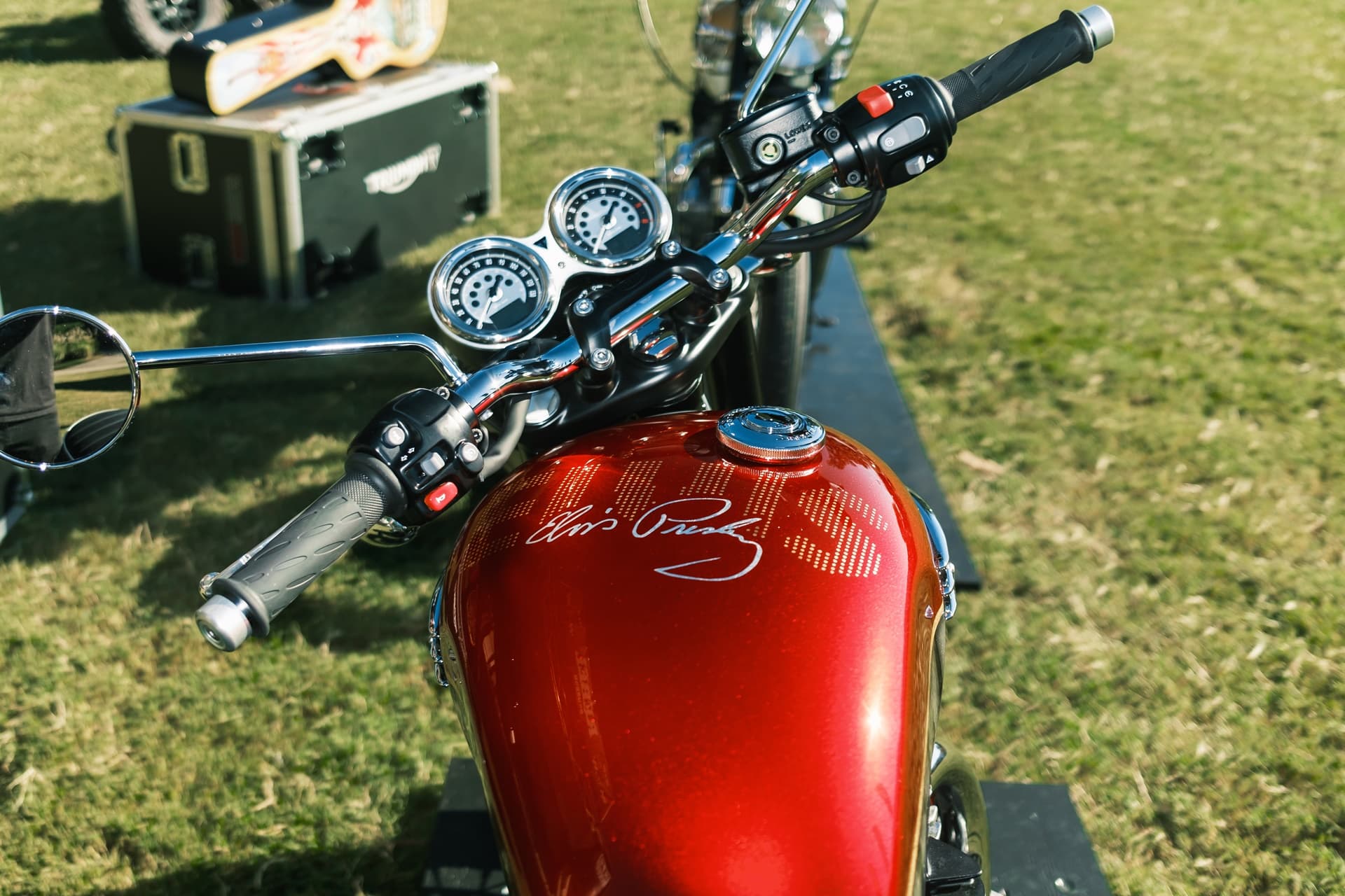 Triumph a la búsqueda de las 9 Triumph de Elvis Presley