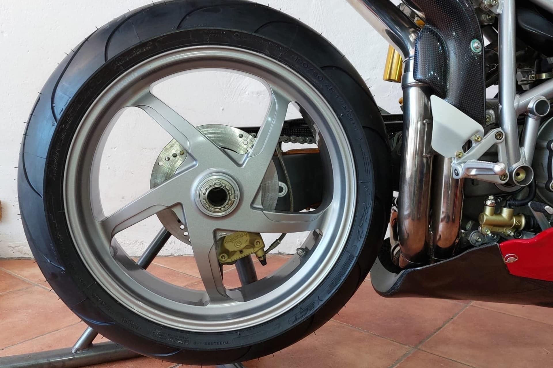 Motos de ensueño a la venta: Ducati 998R de 2003 Nº 628/700