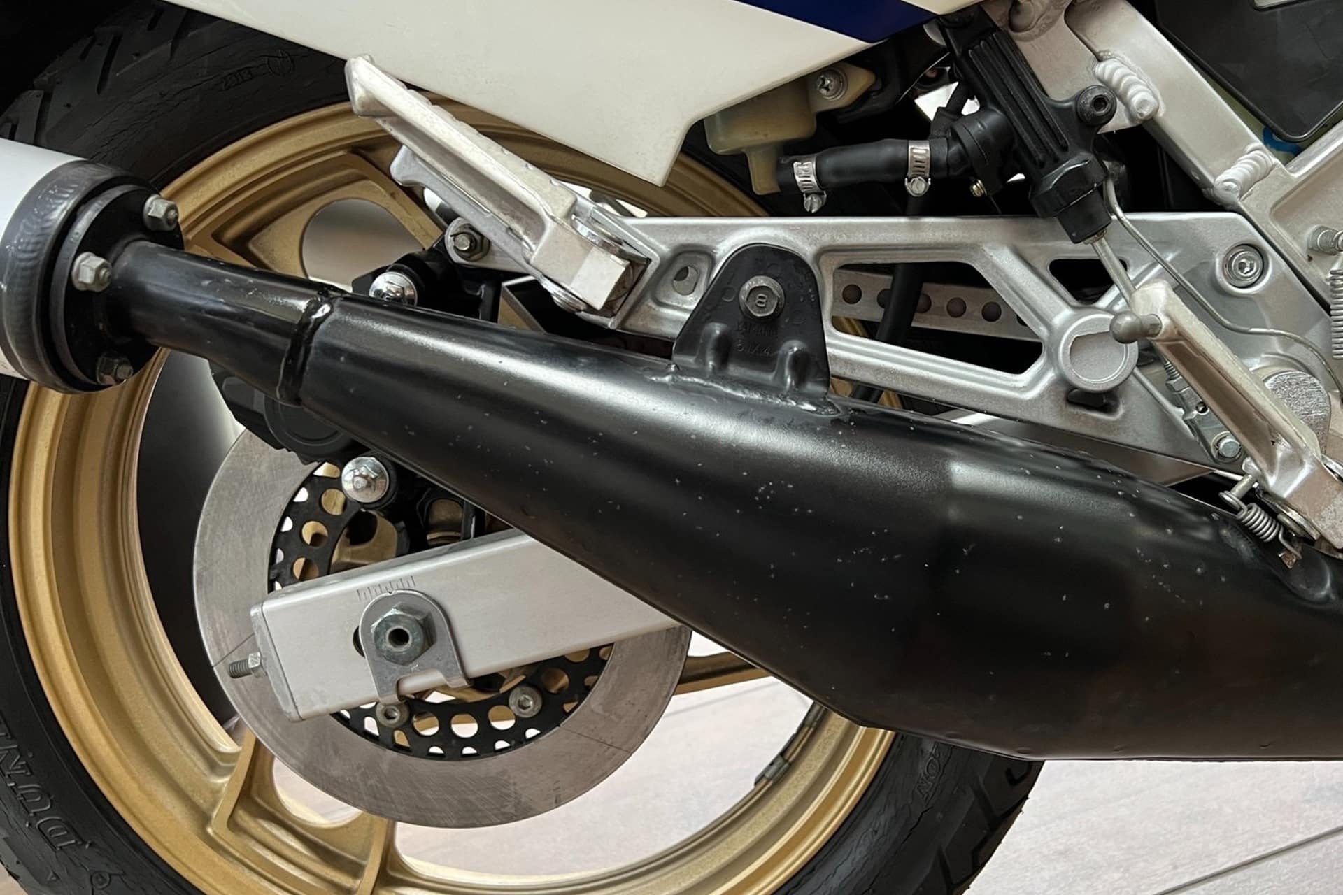 Motos de ensueño a la venta: Yamaha RZV500R de 1984 NOS (New Old Stock)