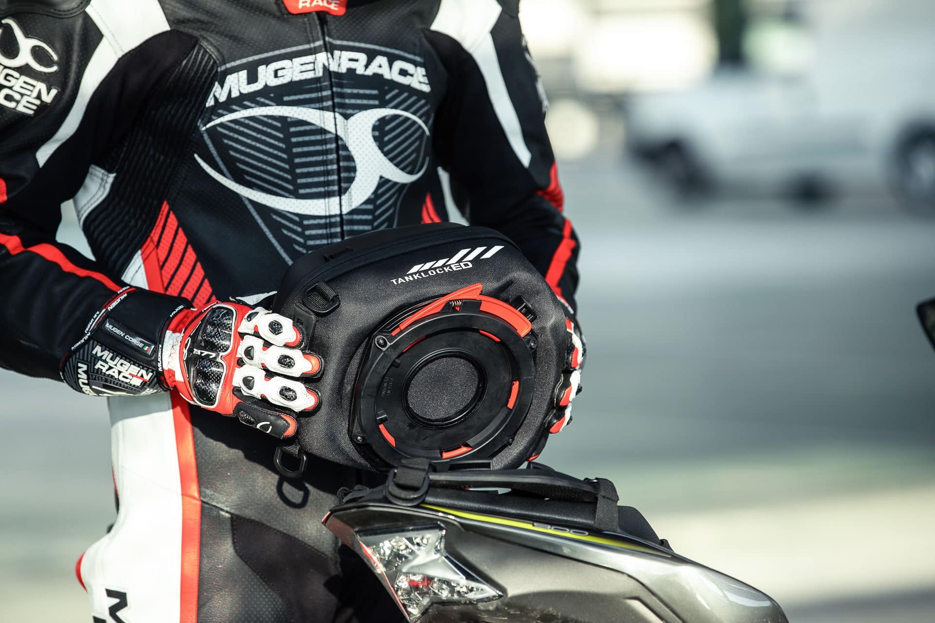 Equipamiento deportivo GIVI: Máximo rendimiento en una moto sport o naked