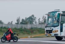 ¿Puede una moto eléctrica remolcar un autobús de 7.500 kilos?