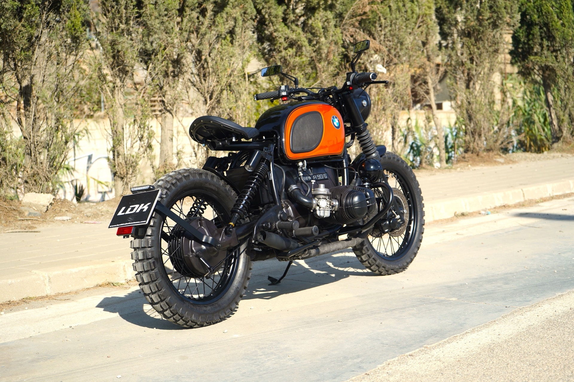 LDK nos presenta su última preparación BMW, la R90 Bobber Scrambler