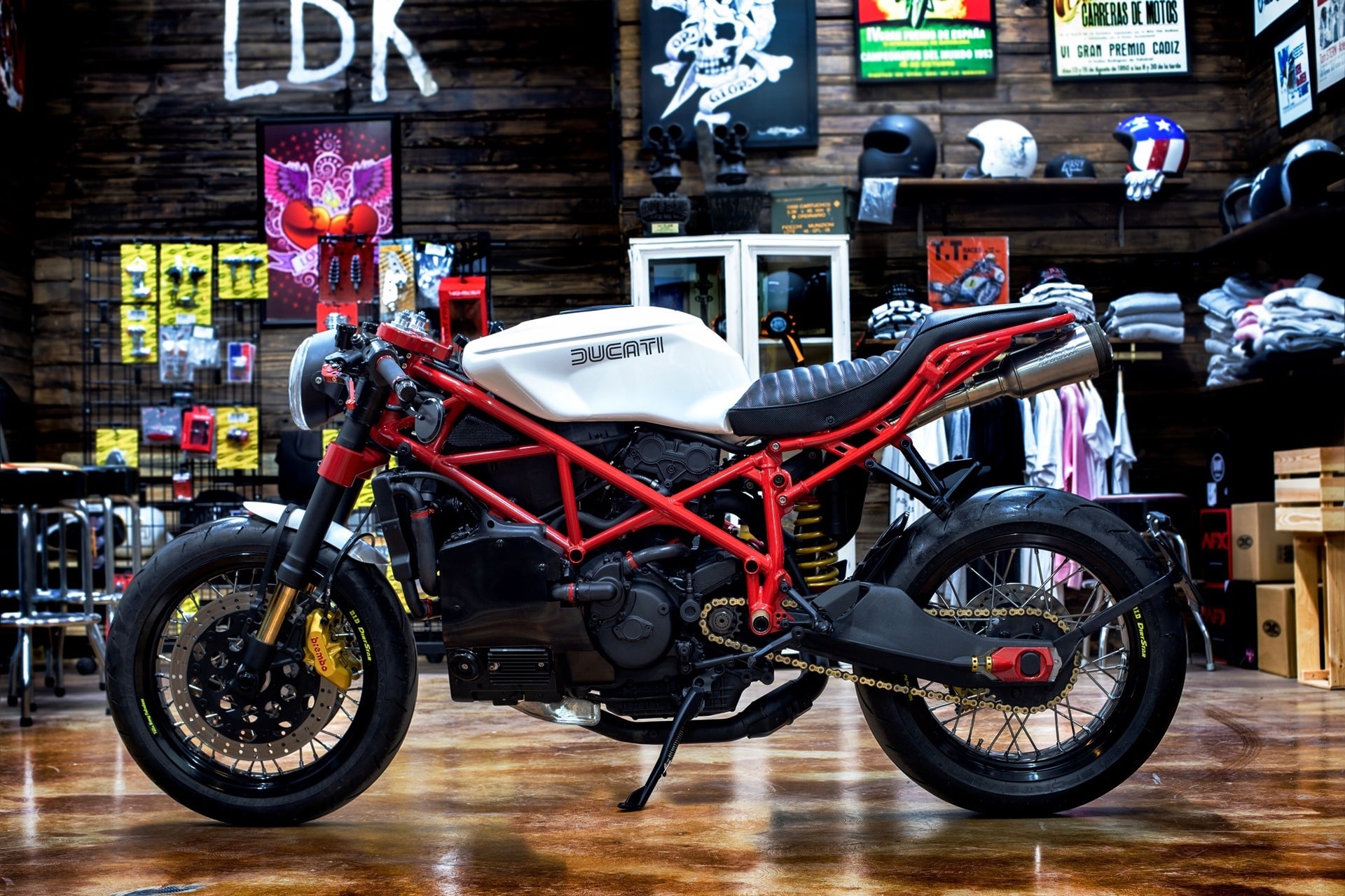 Ducati 999 Neoracer: La deportiva convertida en Naked y con aires Cafe Racer