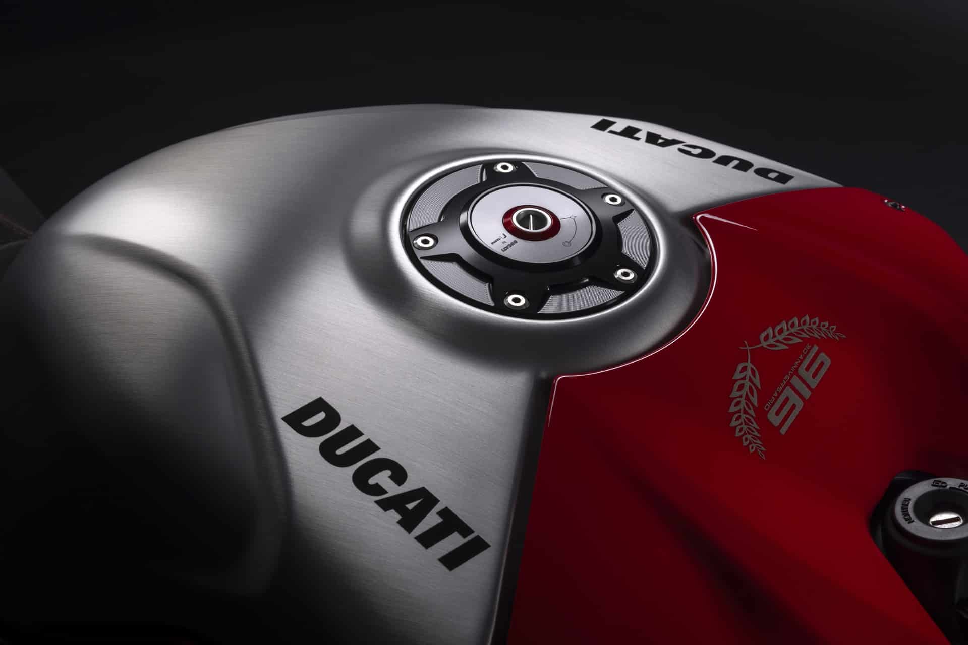 Ducati Panigale V4 SP2 30° Anniversario 916: Merecido homenaje a un icono