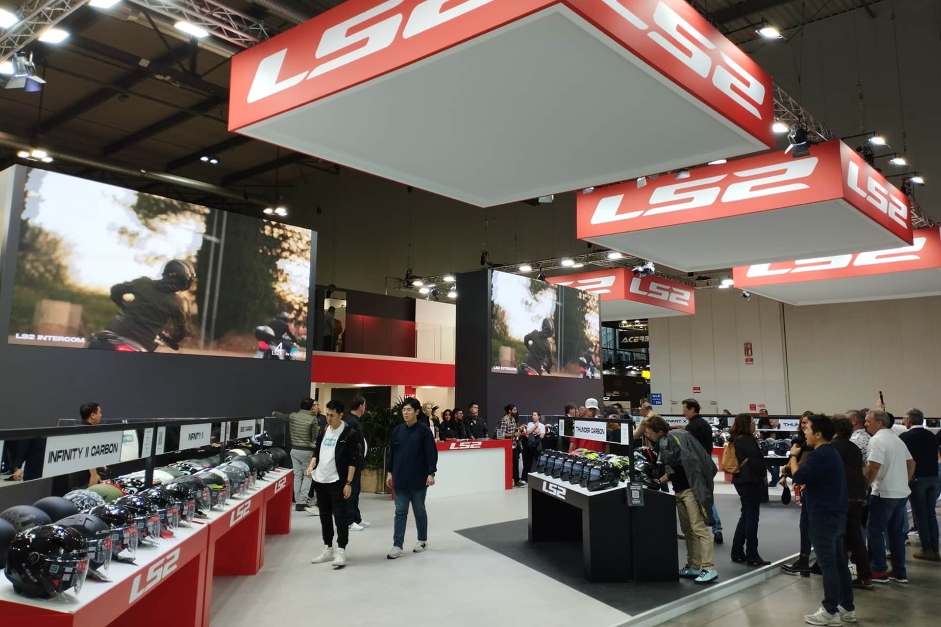 La gama de productos 2024 de LS2 presente en el Salón de la moto de Milán