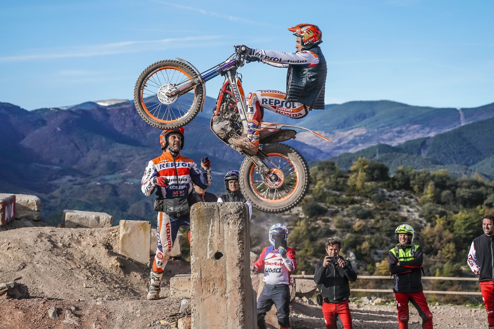 Toni Bou inaugura la 1ª Edición Trial Master Campus