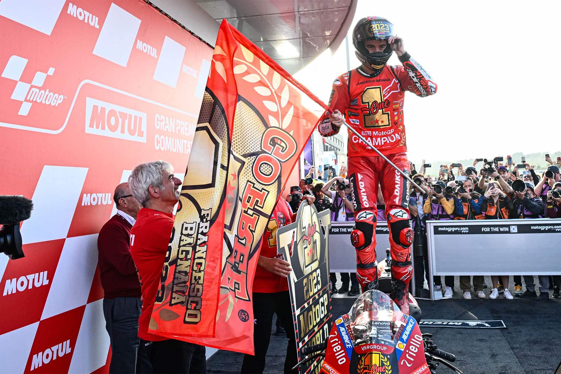Bagnaia es el primer campeón de la era MotoGP que renueva título con el 1 en el carenado