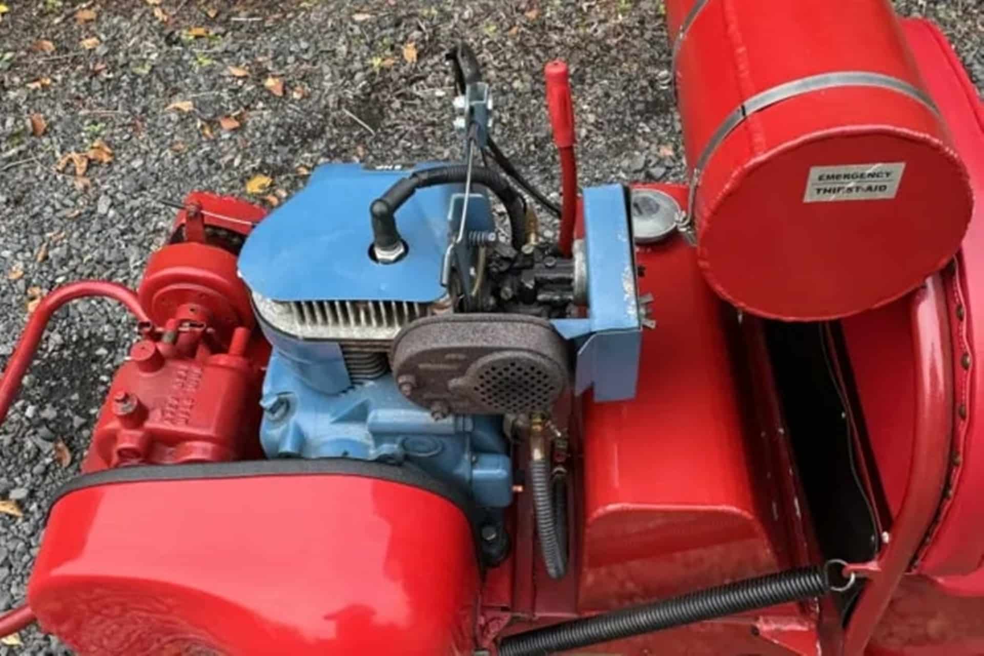 Polaris Sno-Traveler Pacer K80D de 1964: La moto de nieve ideal para Papa Noel