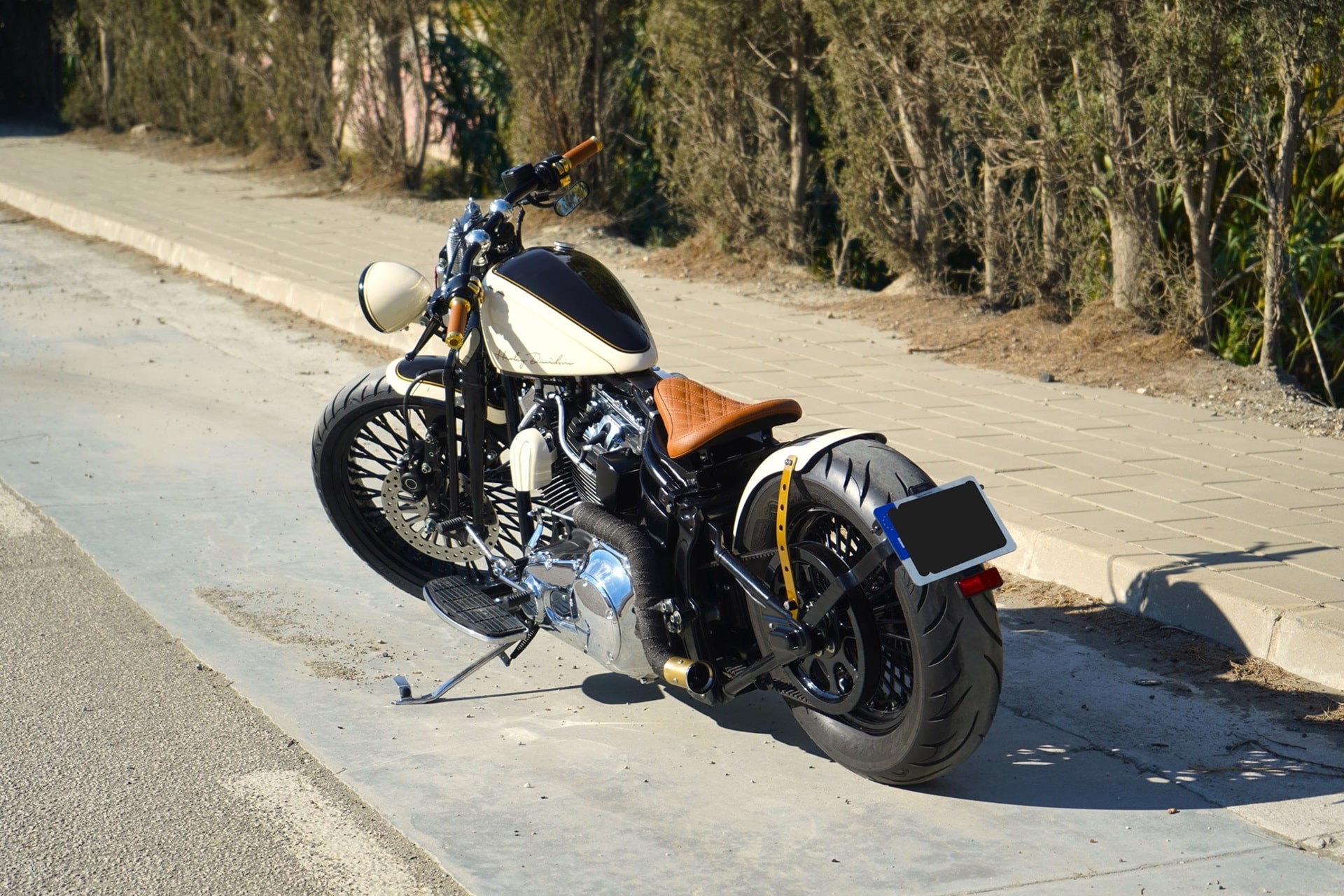 LDK Springer Bobber Cream: Una preparación Harley, con cierto aire retro, cargada de elegancia