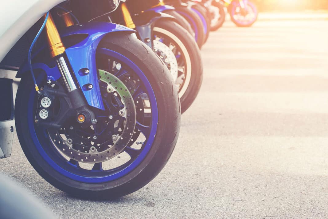 Fotos: ¿Qué diferencia hay entre un freno ABS o un freno CBS en una moto?