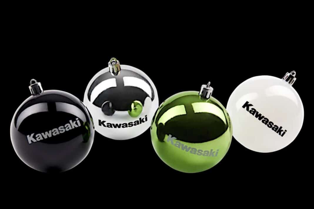Con estos accesorios de navidad Kawasaki podemos celebrar estas fiestas sin dejar de lado nuestro espíritu motero