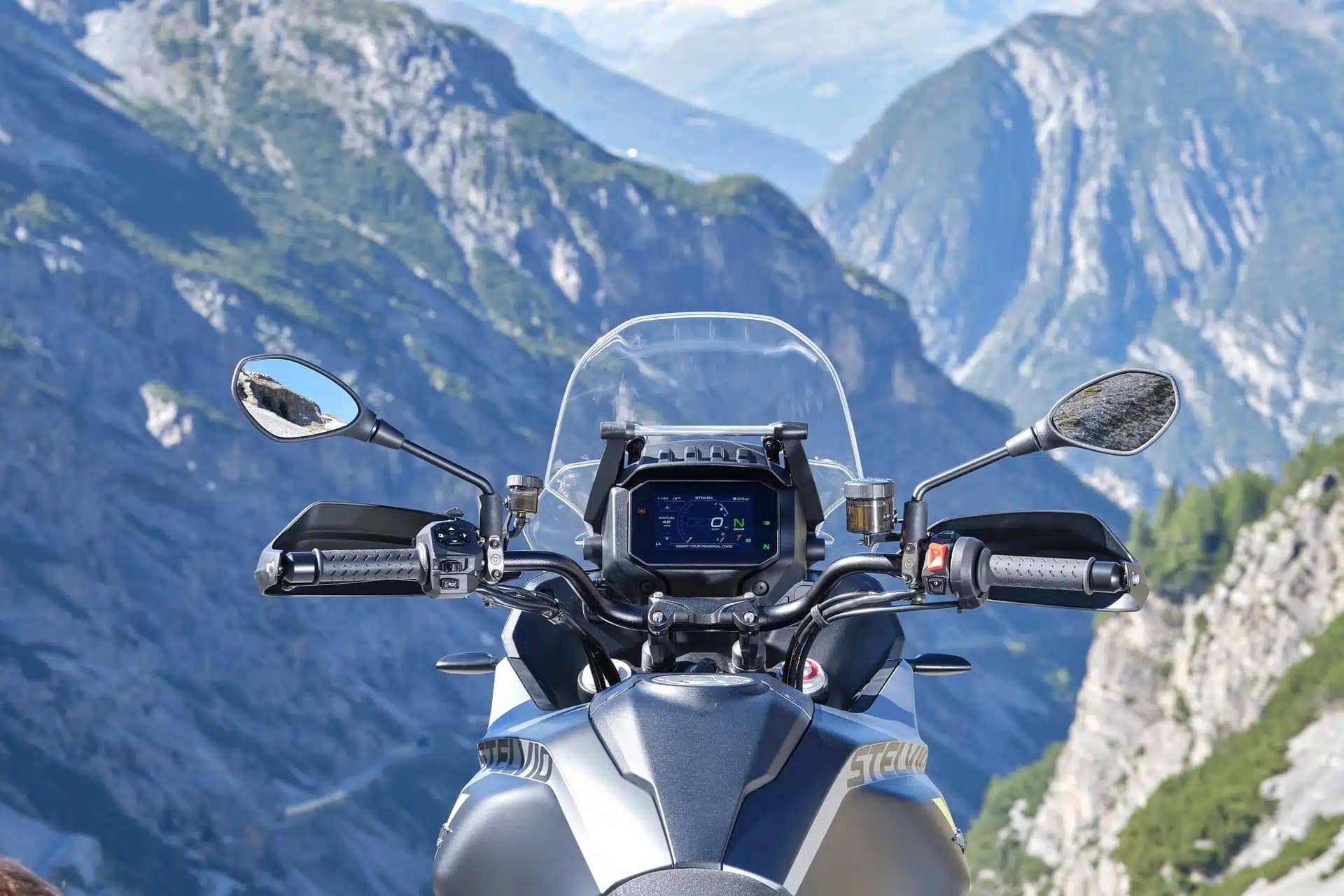 Moto Guzzi abre el plazo de reservas de su esperada Stelvio 2024