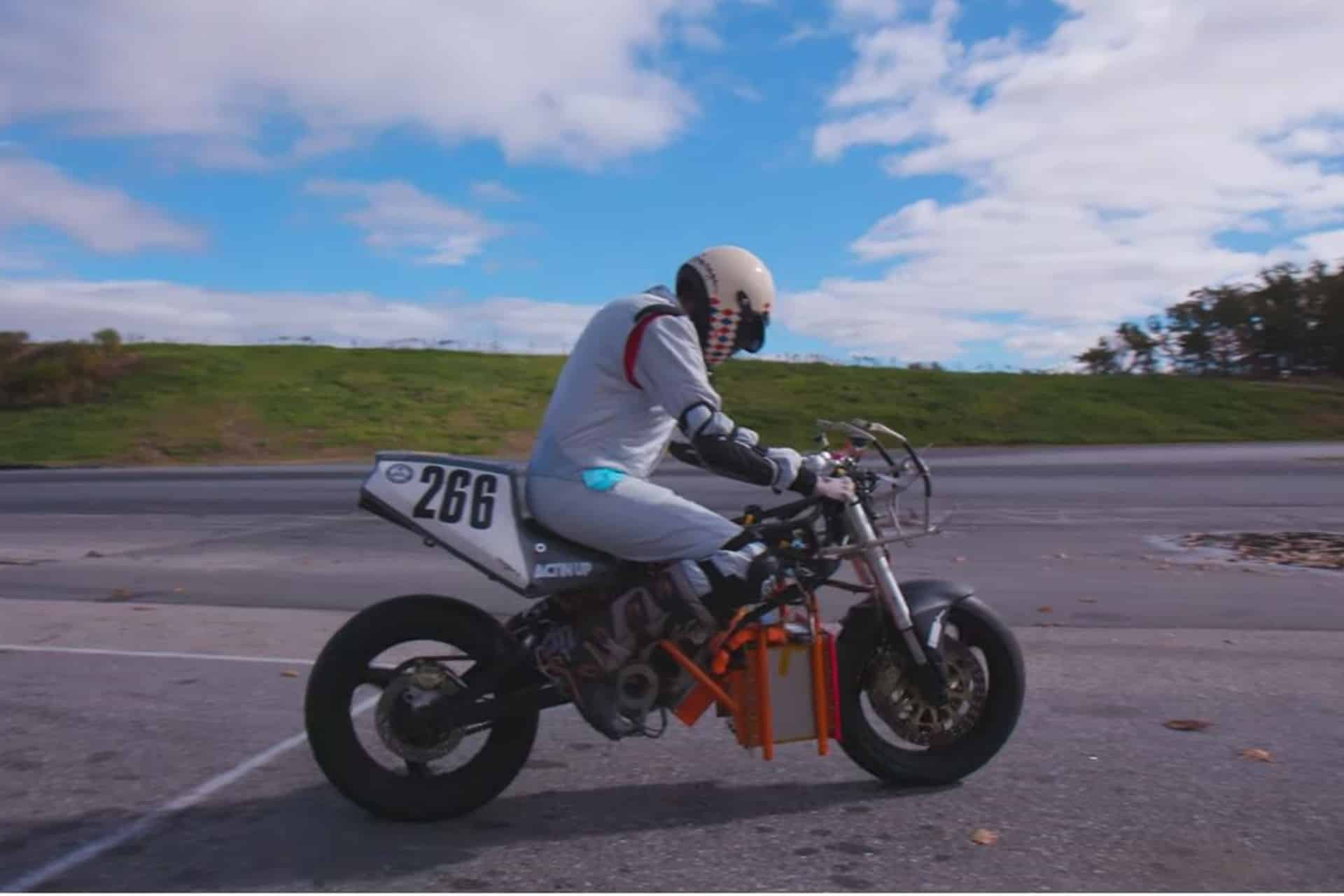 El MIT realiza las primeras pruebas dinámicas con una motocicleta eléctrica propulsada por pila de hidrógeno