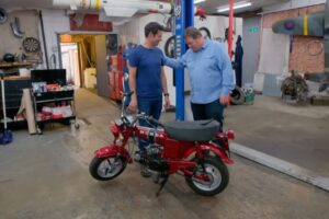 "Joyas sobre ruedas" se pasa a las motos: El mítico programa televisivo restaura una Honda Dax
