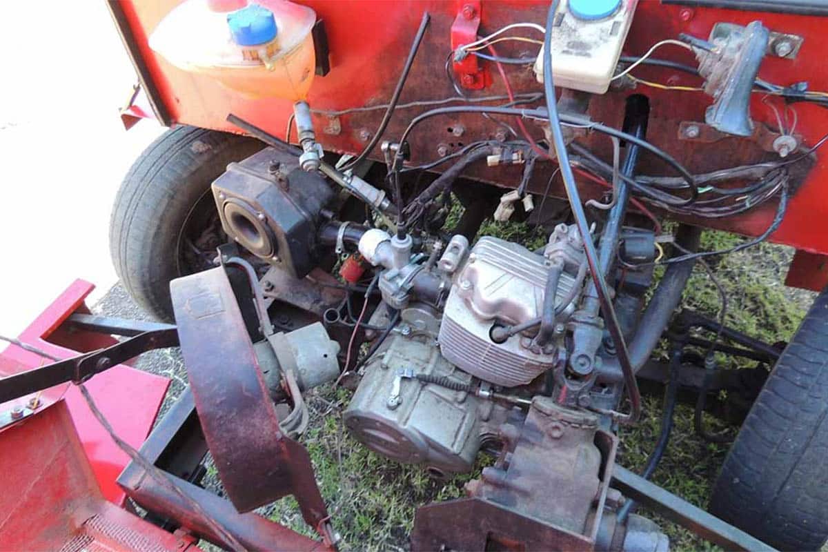 Debajo del capó se ve el secreto, el motor Honda