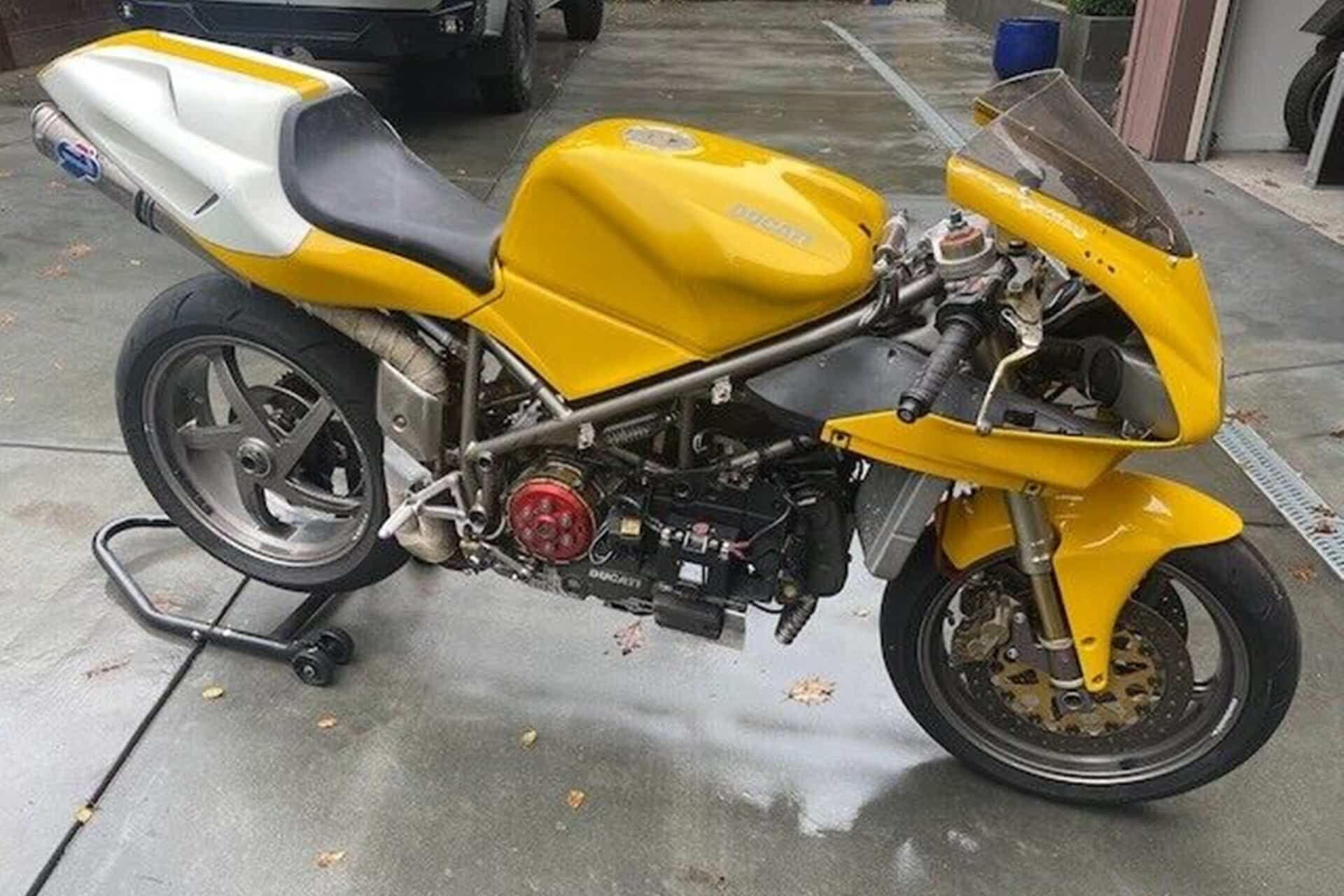 Motos de ensueño a la venta: Ducati 748R de 2000