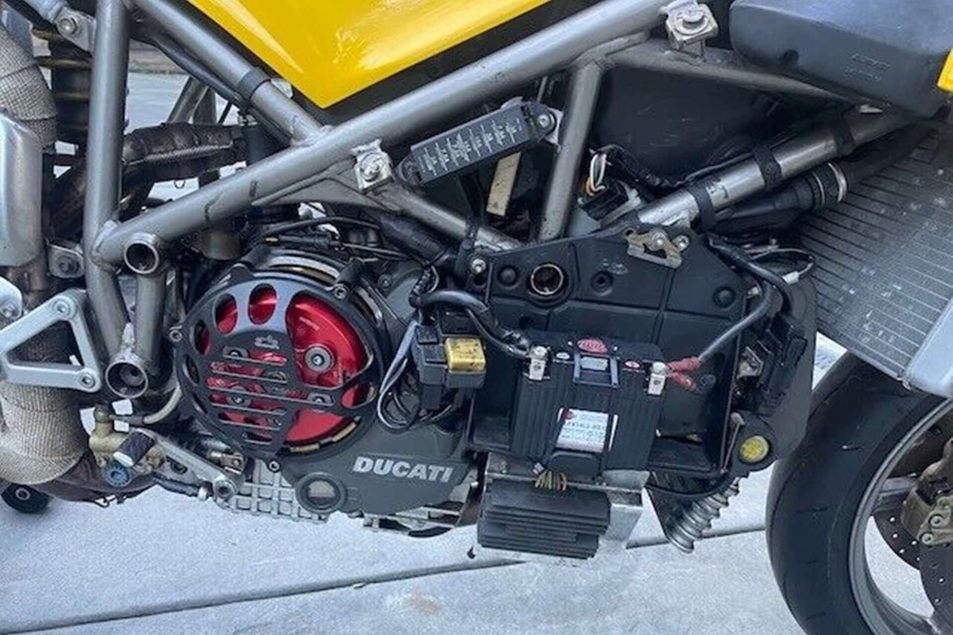 Motos de ensueño a la venta: Ducati 748R de 2000
