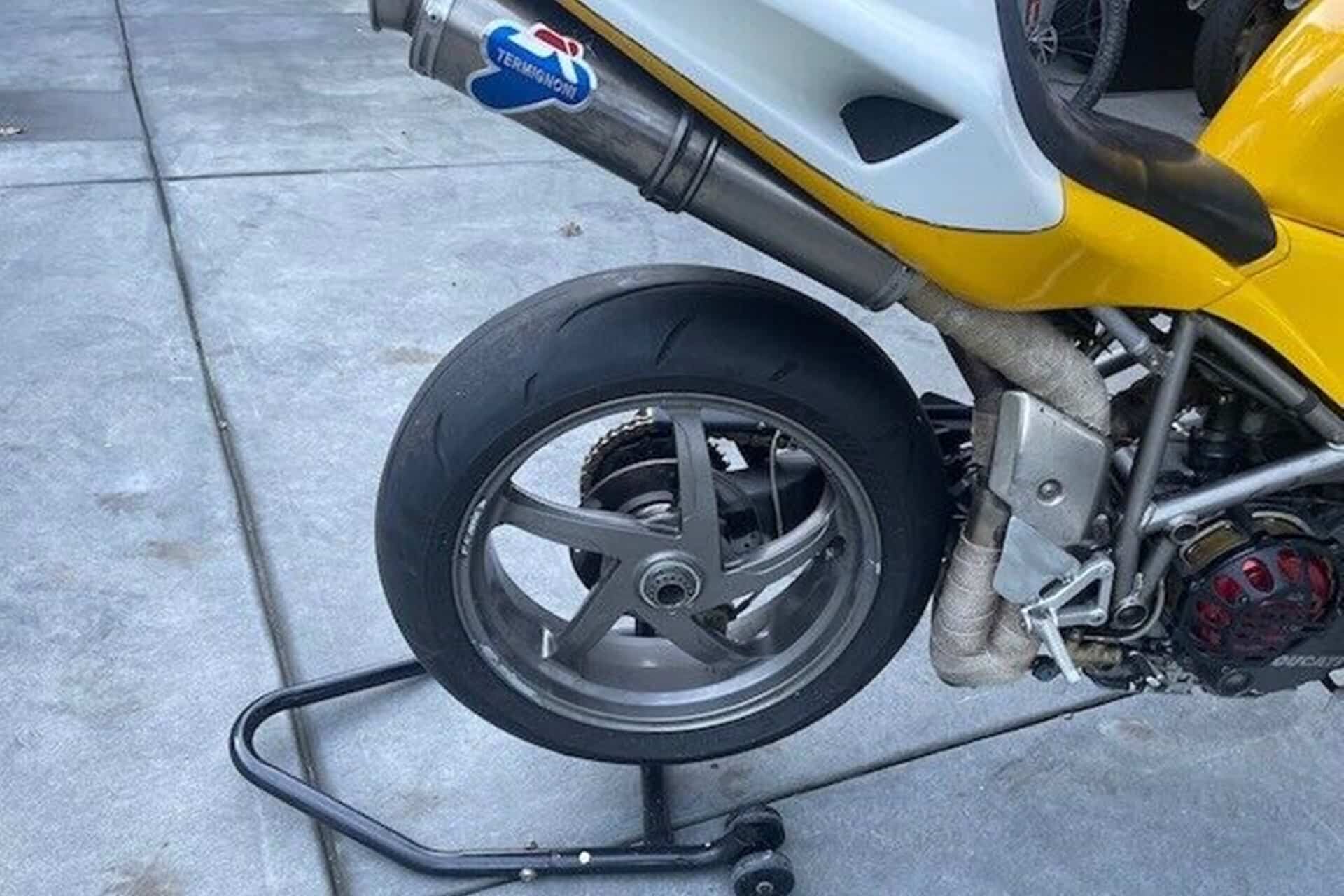 Motos de ensueño a la venta: Ducati 748R de 2000