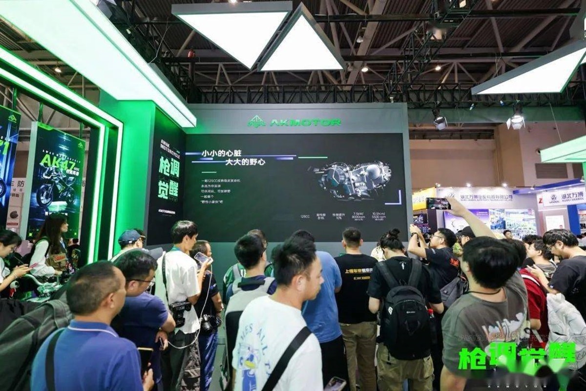 Awak AK11: La minimoto china dispuesta a batallar con las icónicas Dax, Monkey y Grom de Honda
