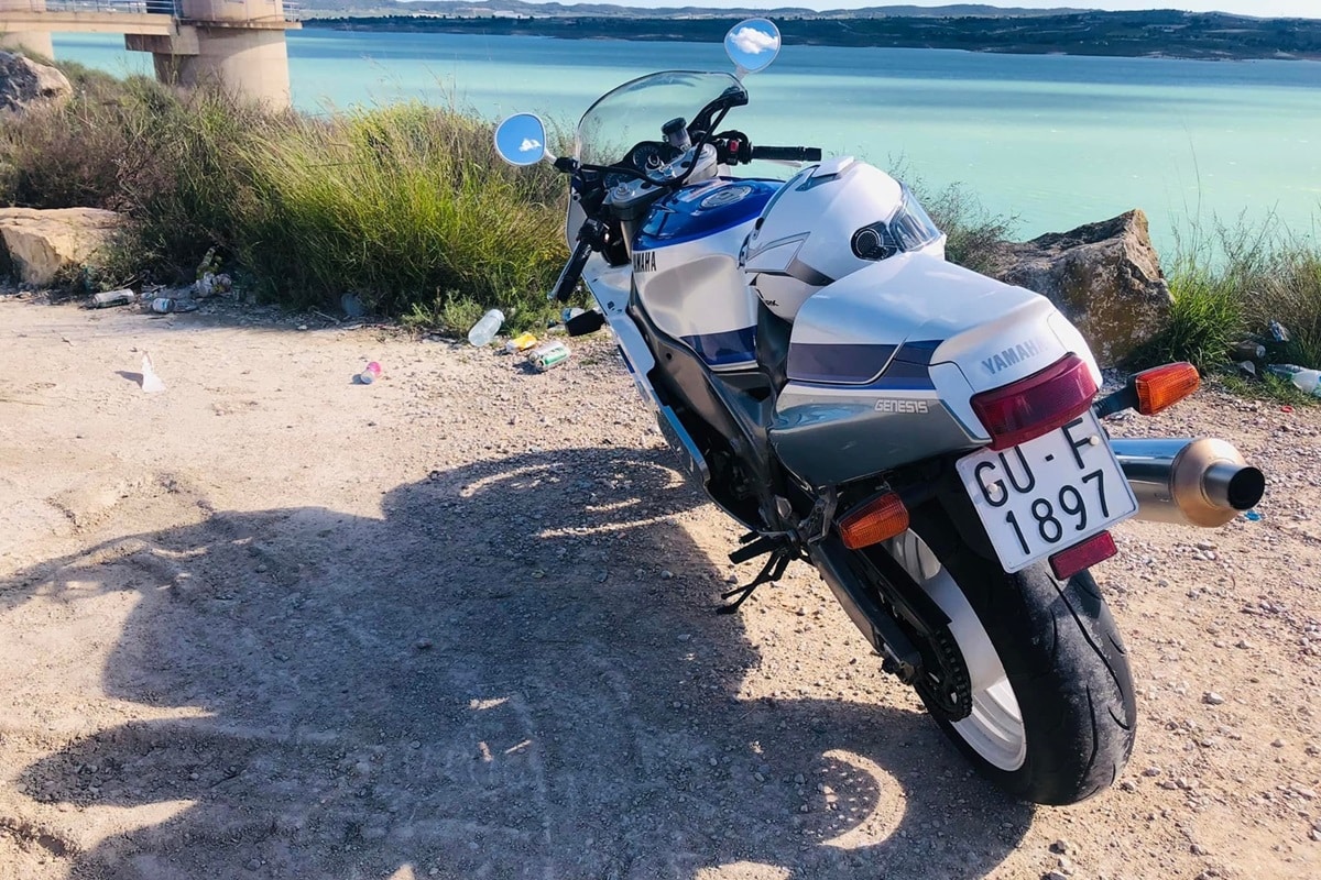 Retroprueba "Old School": Yamaha FZR1000 EXUP (2ª GEN)