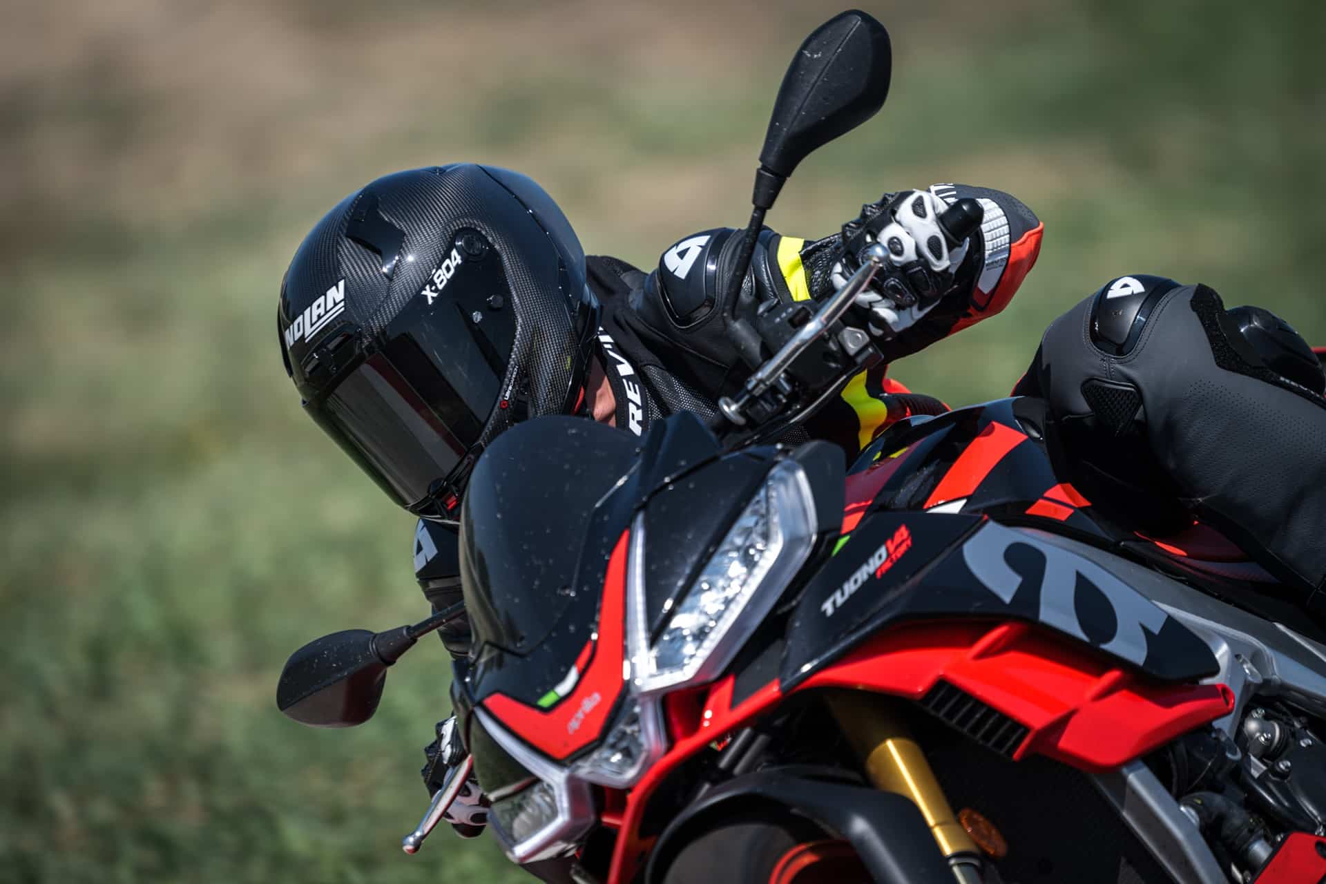 X-804 RS Ultra Carbon: La última novedad de Nolan dentro de su gama de cascos deportivos