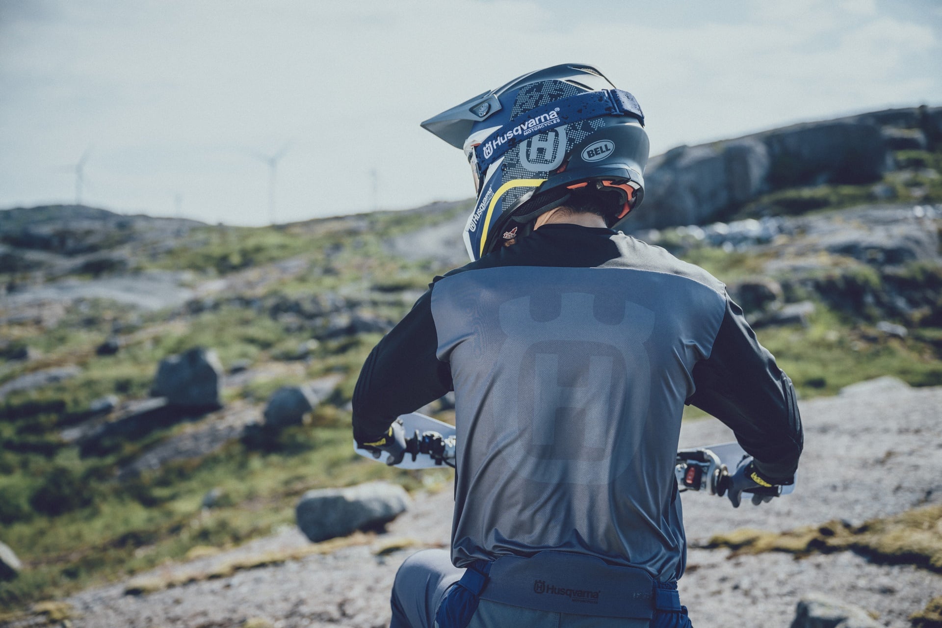 Colección de ropa 2024 Husqvarna Motorcycles: Cinco gamas distintas de prendas distintivas y elegantes