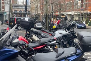 Inglaterra aparcar moto