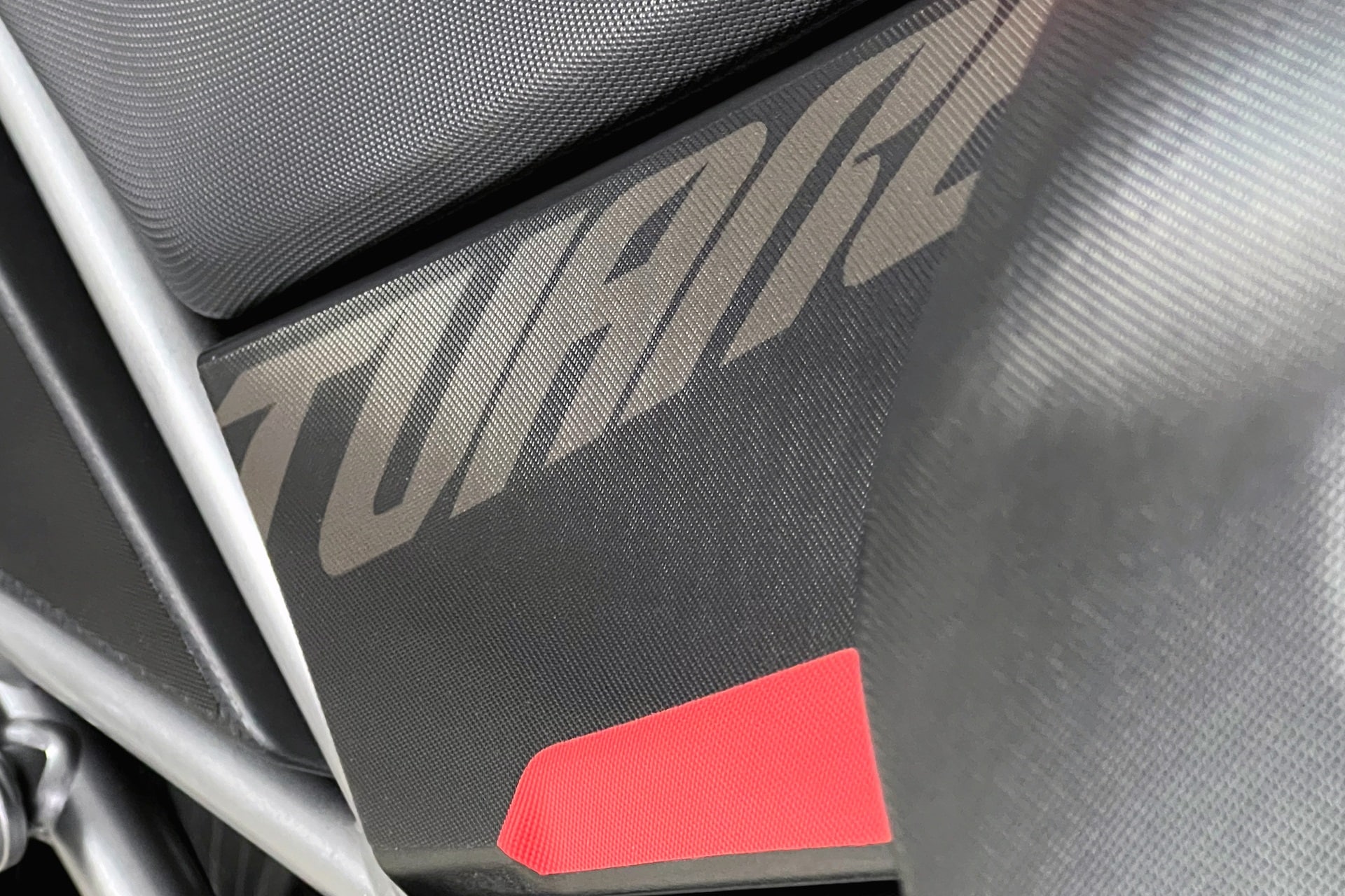 Uniracing ya dispone de su nuevo kit de adhesivos para la Aprilia Tuareg 660