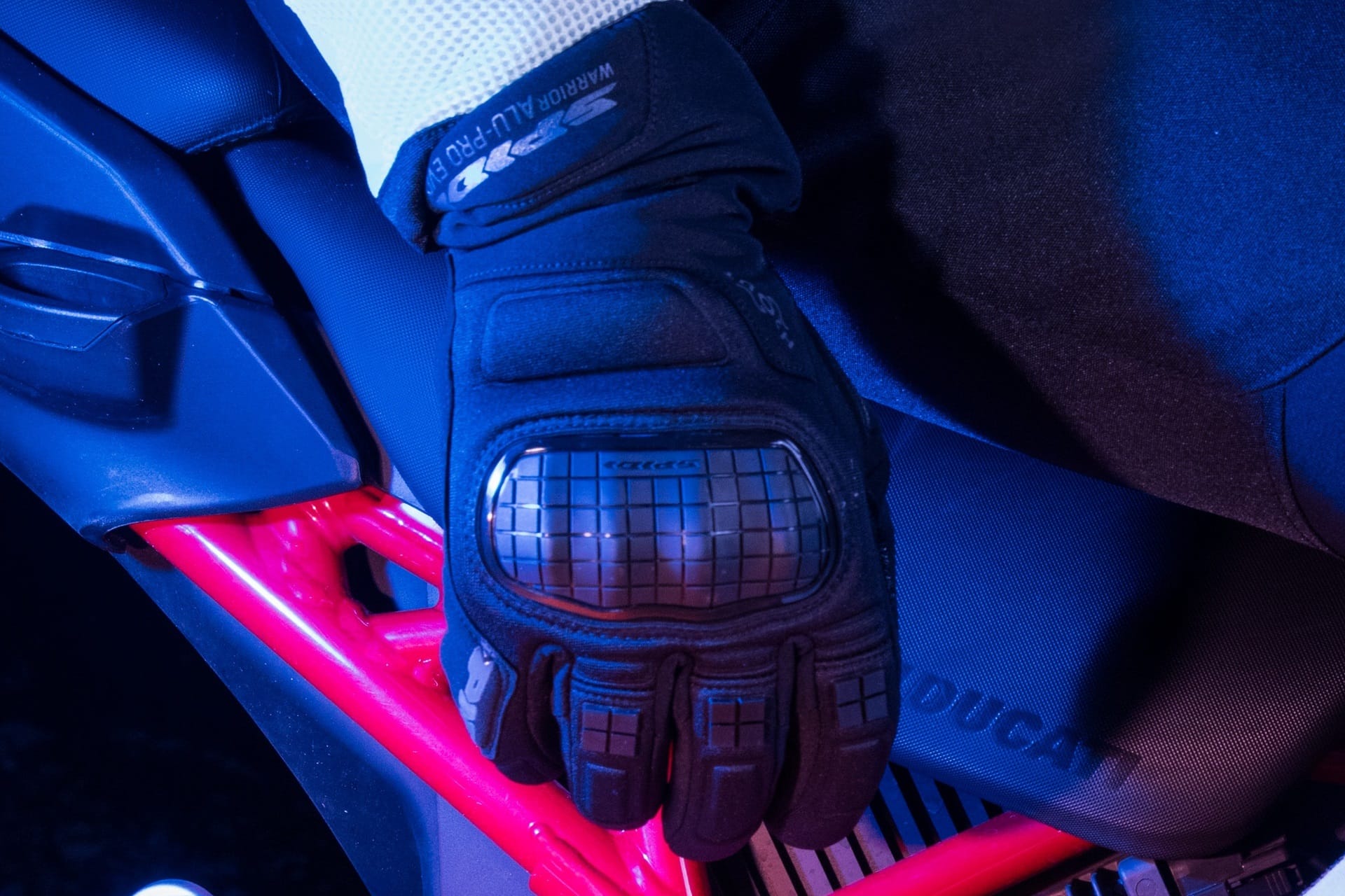 Gama de guantes de invierno SPIDI 2024: Tu mejor aliada contra el frío