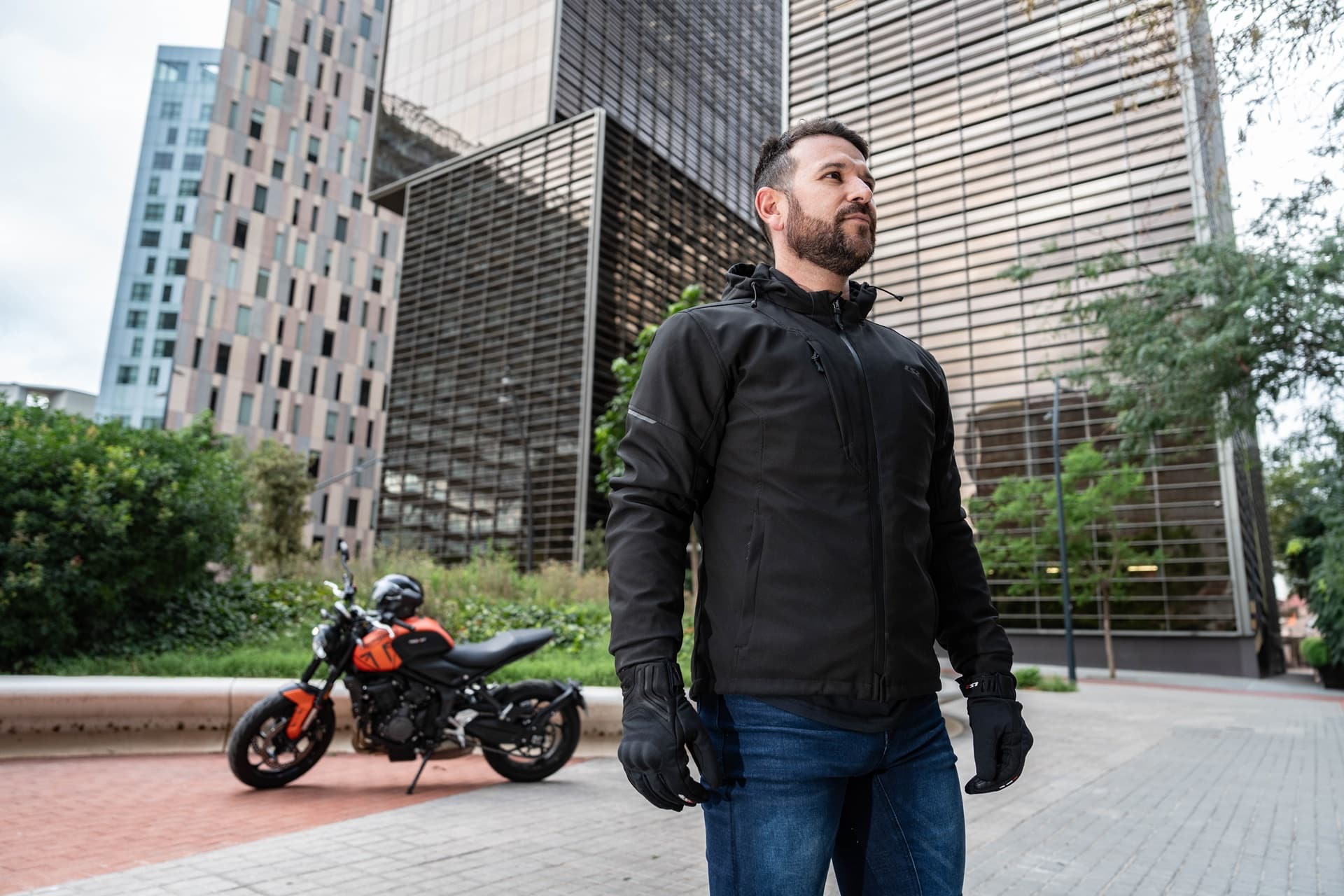 LS2 presenta la nueva Bolton, la chaqueta ideal para montar en moto a diario