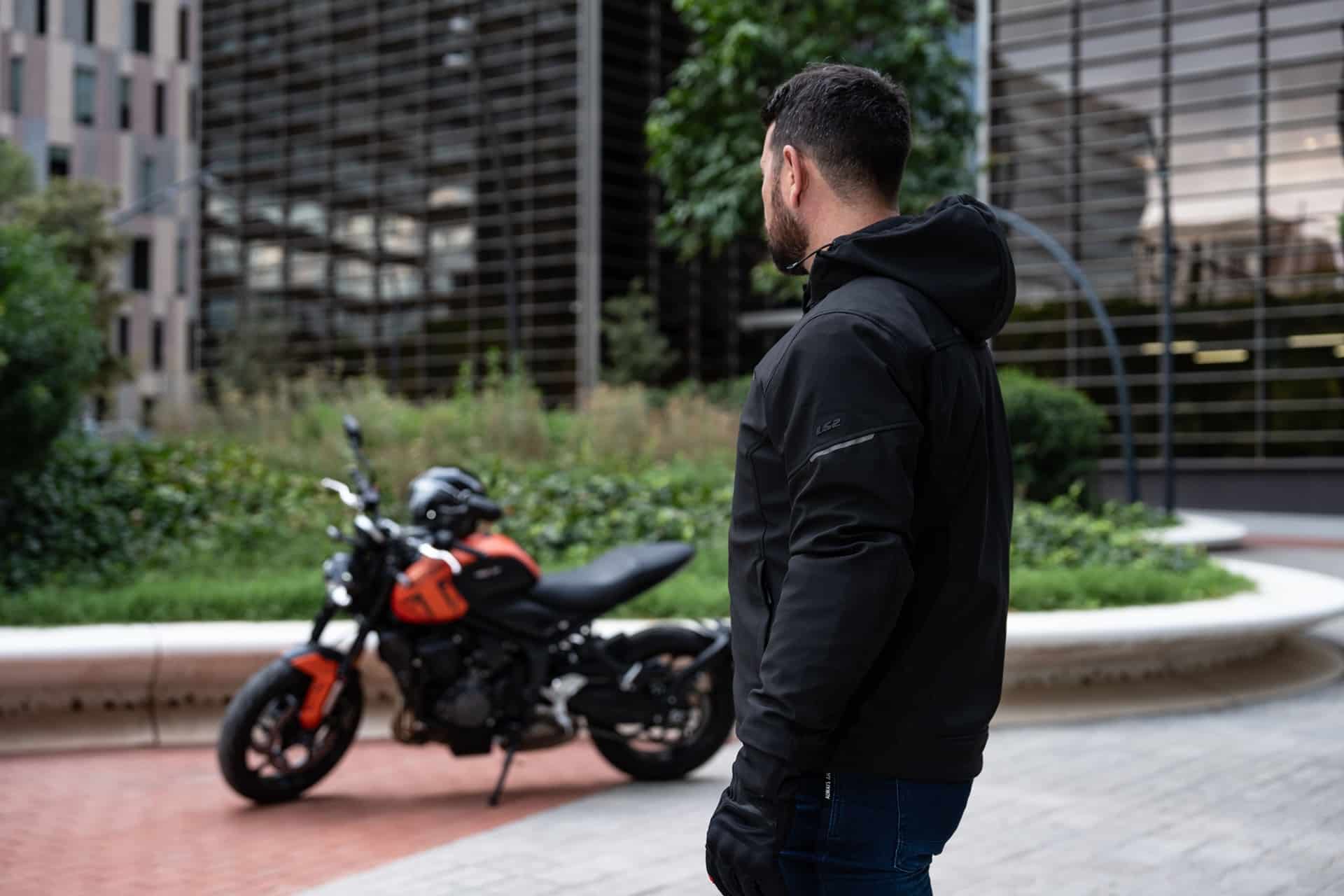 LS2 presenta la nueva Bolton, la chaqueta ideal para montar en moto a diario