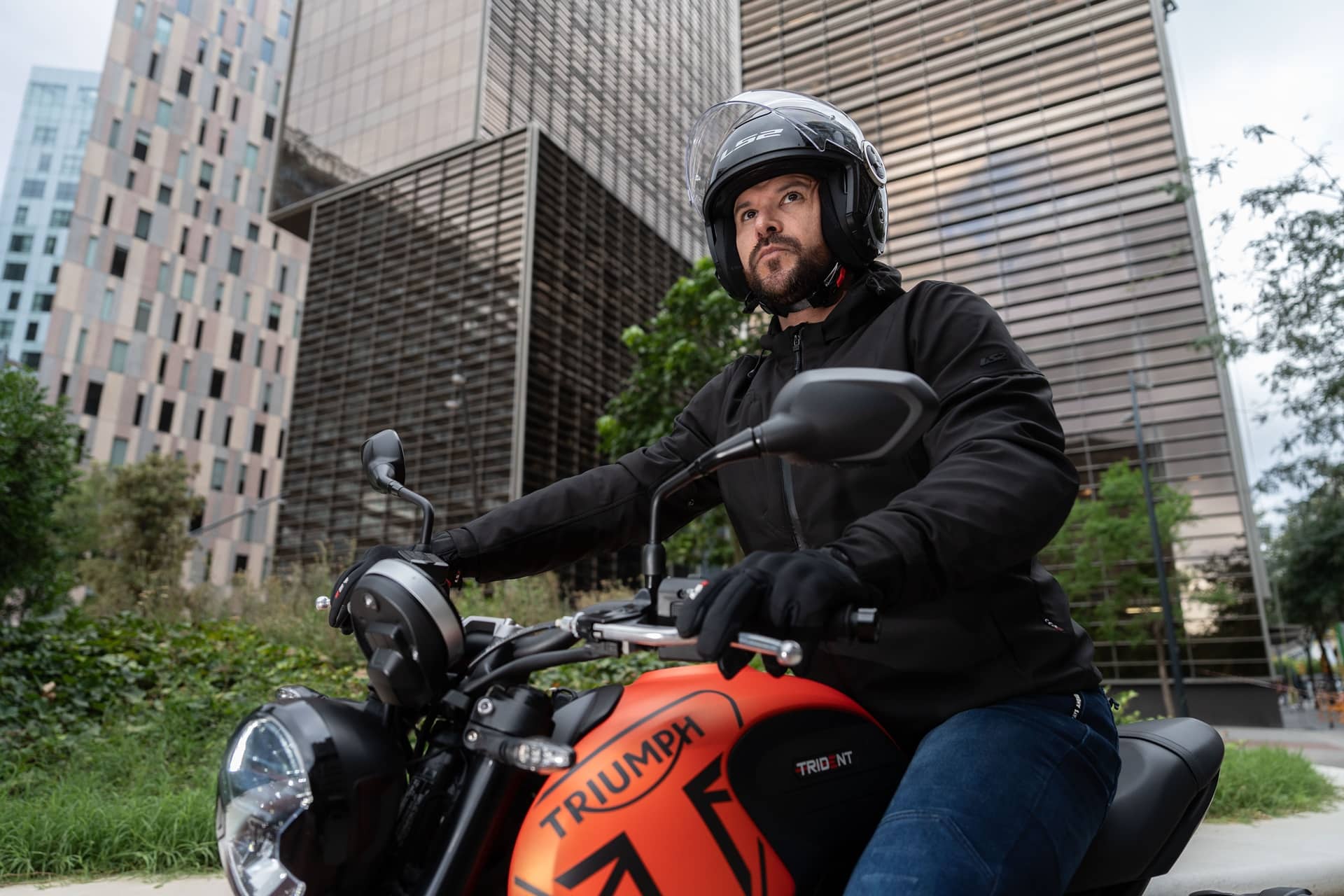 LS2 presenta la nueva Bolton, la chaqueta ideal para montar en moto a diario