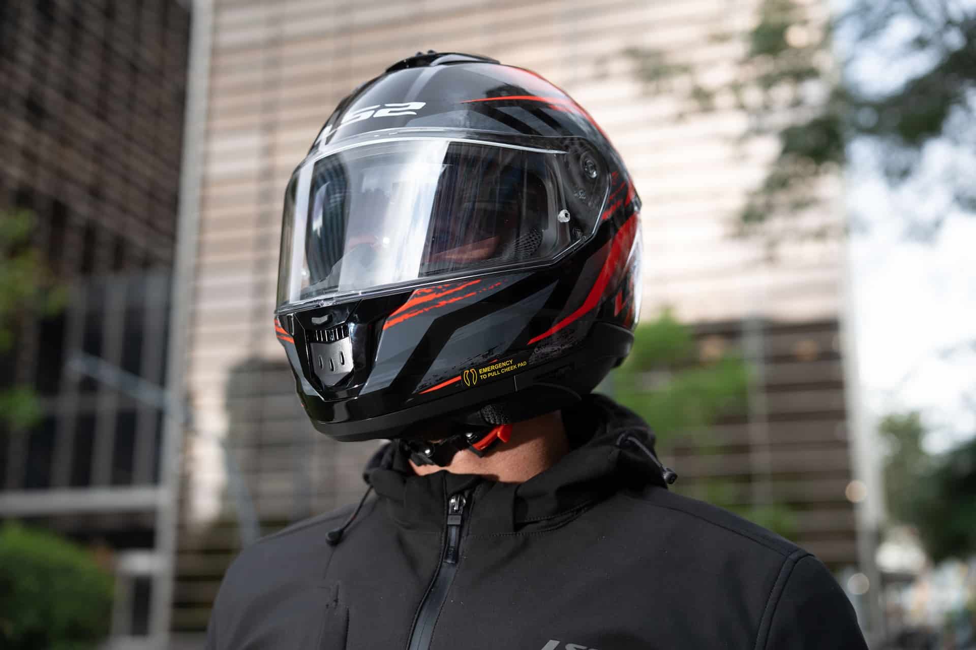 LS2 presenta la nueva Bolton, la chaqueta ideal para montar en moto a diario