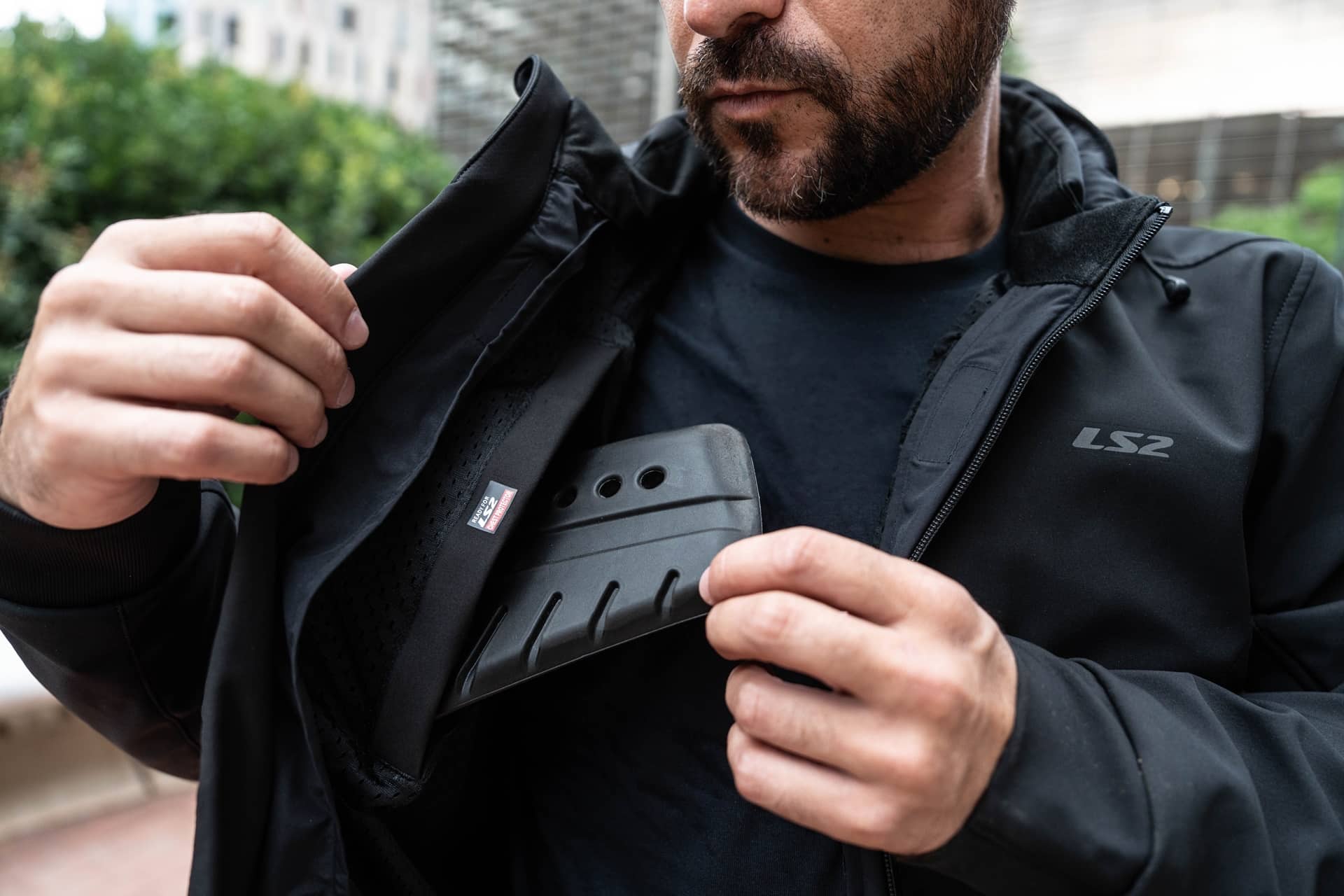 LS2 presenta la nueva Bolton, la chaqueta ideal para montar en moto a diario