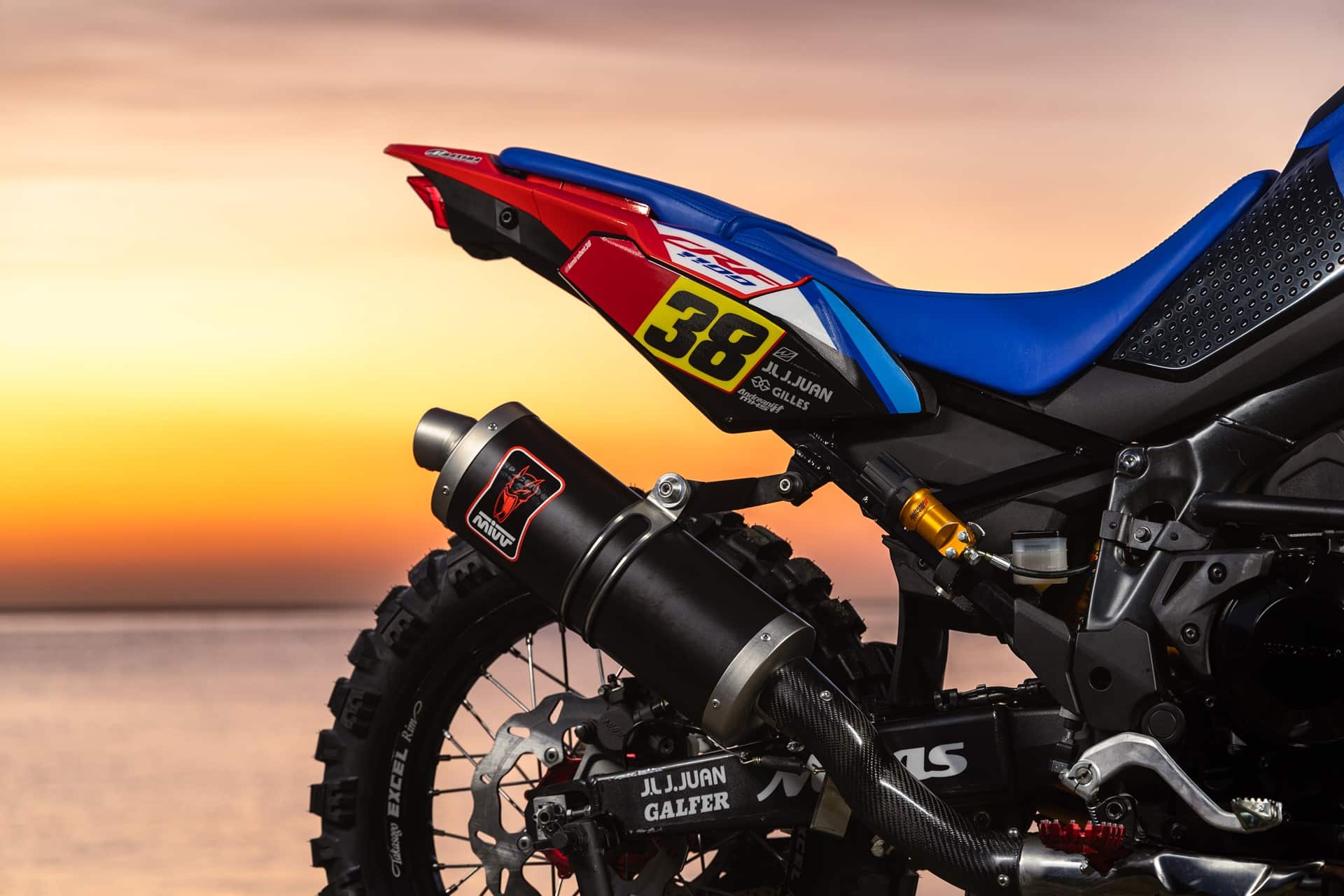 Kirian Mirabet estrena una decoración muy dakariana en su Africa Twin 2024