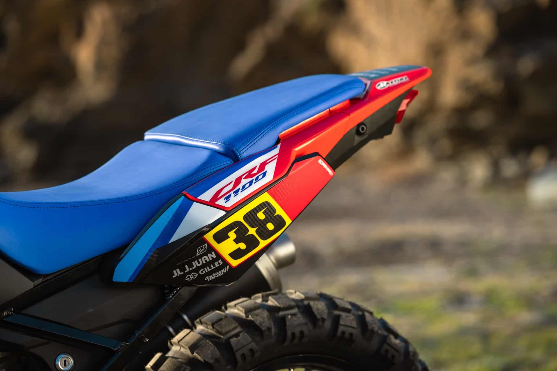 Kirian Mirabet estrena una decoración muy dakariana en su Africa Twin 2024