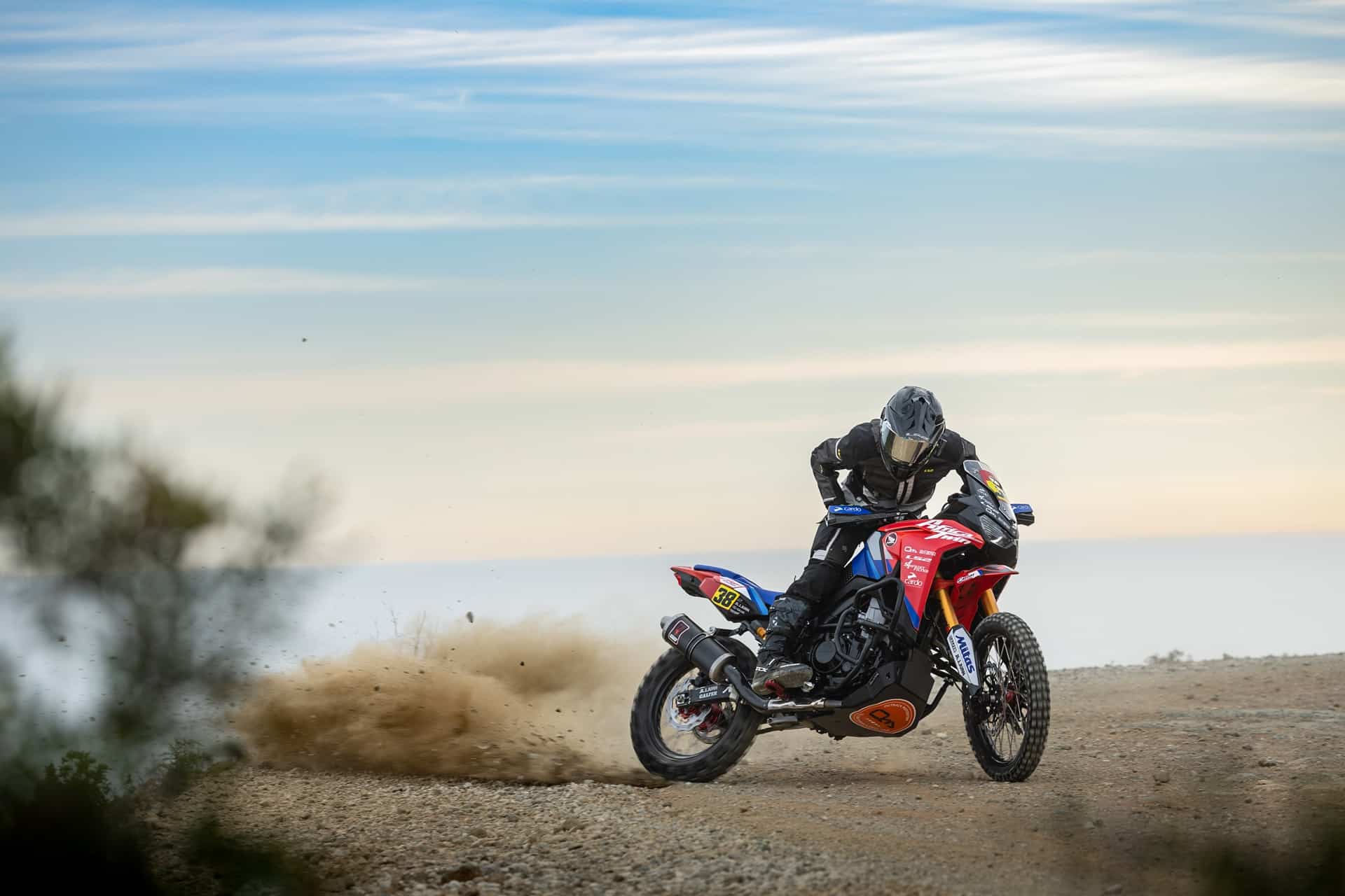 Kirian Mirabet estrena una decoración muy dakariana en su Africa Twin 2024