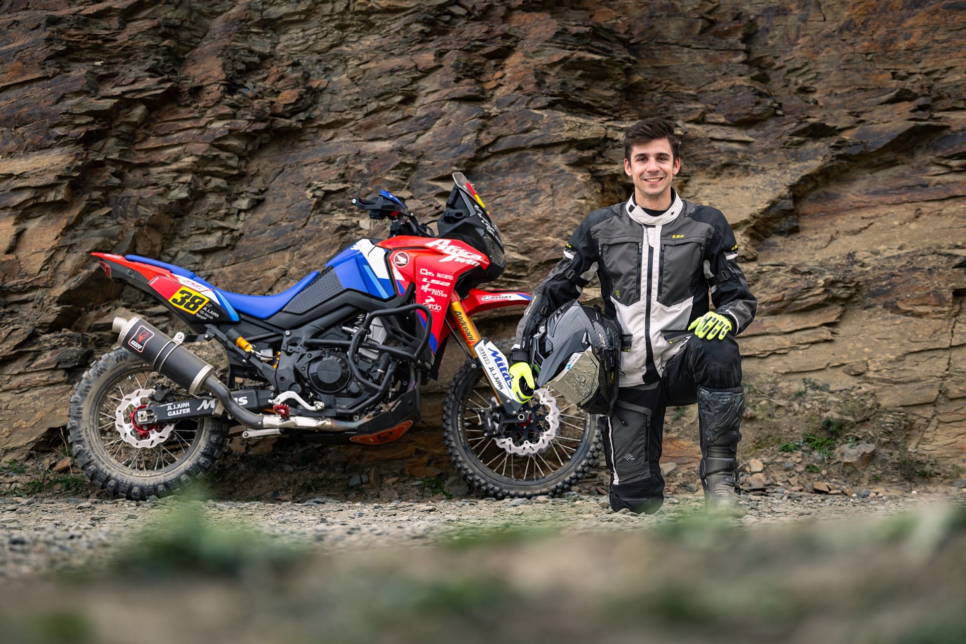 Kirian Mirabet estrena una decoración muy dakariana en su Africa Twin 2024