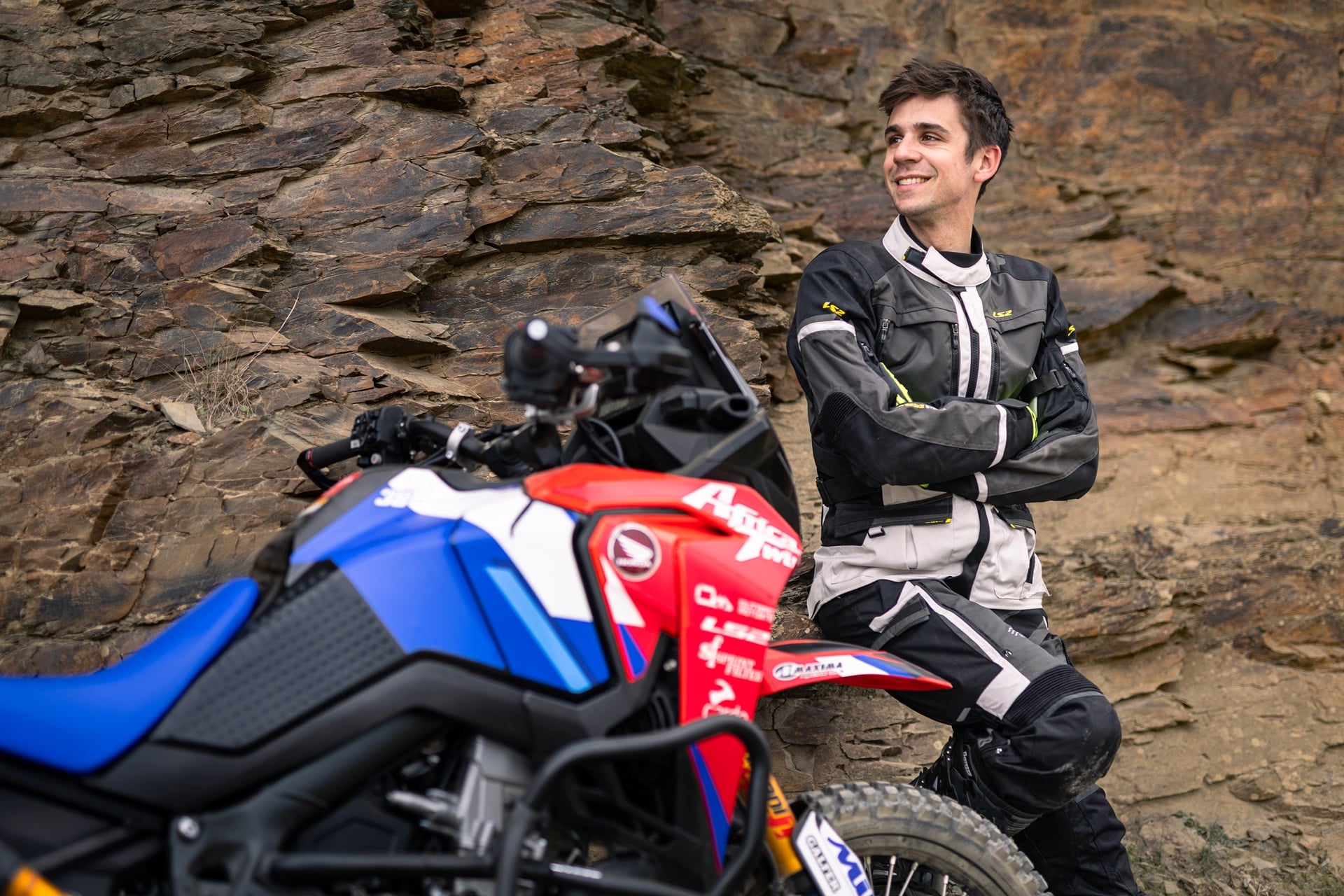 Kirian Mirabet estrena una decoración muy dakariana en su Africa Twin 2024