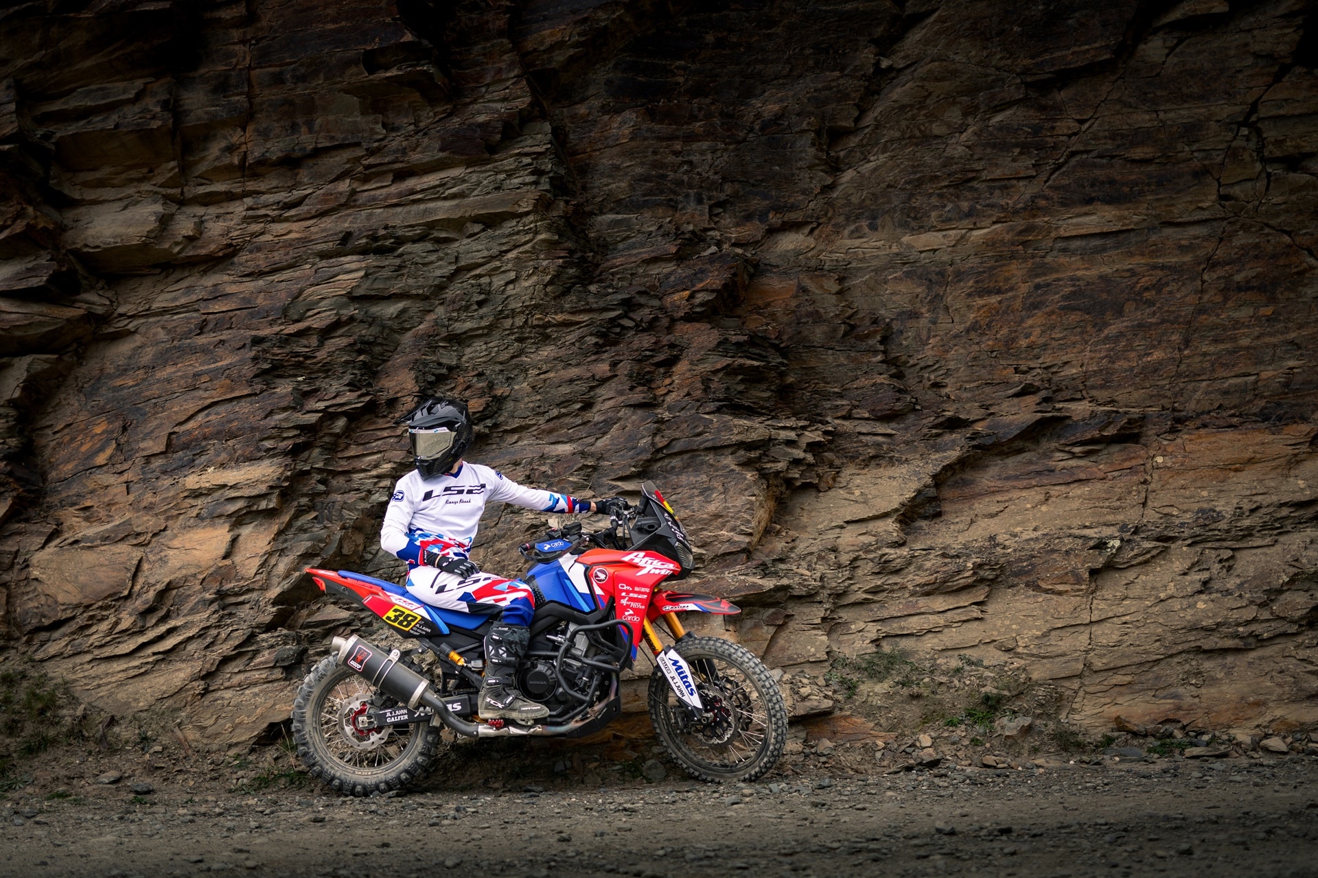 Kirian Mirabet estrena una decoración muy dakariana en su Africa Twin 2024