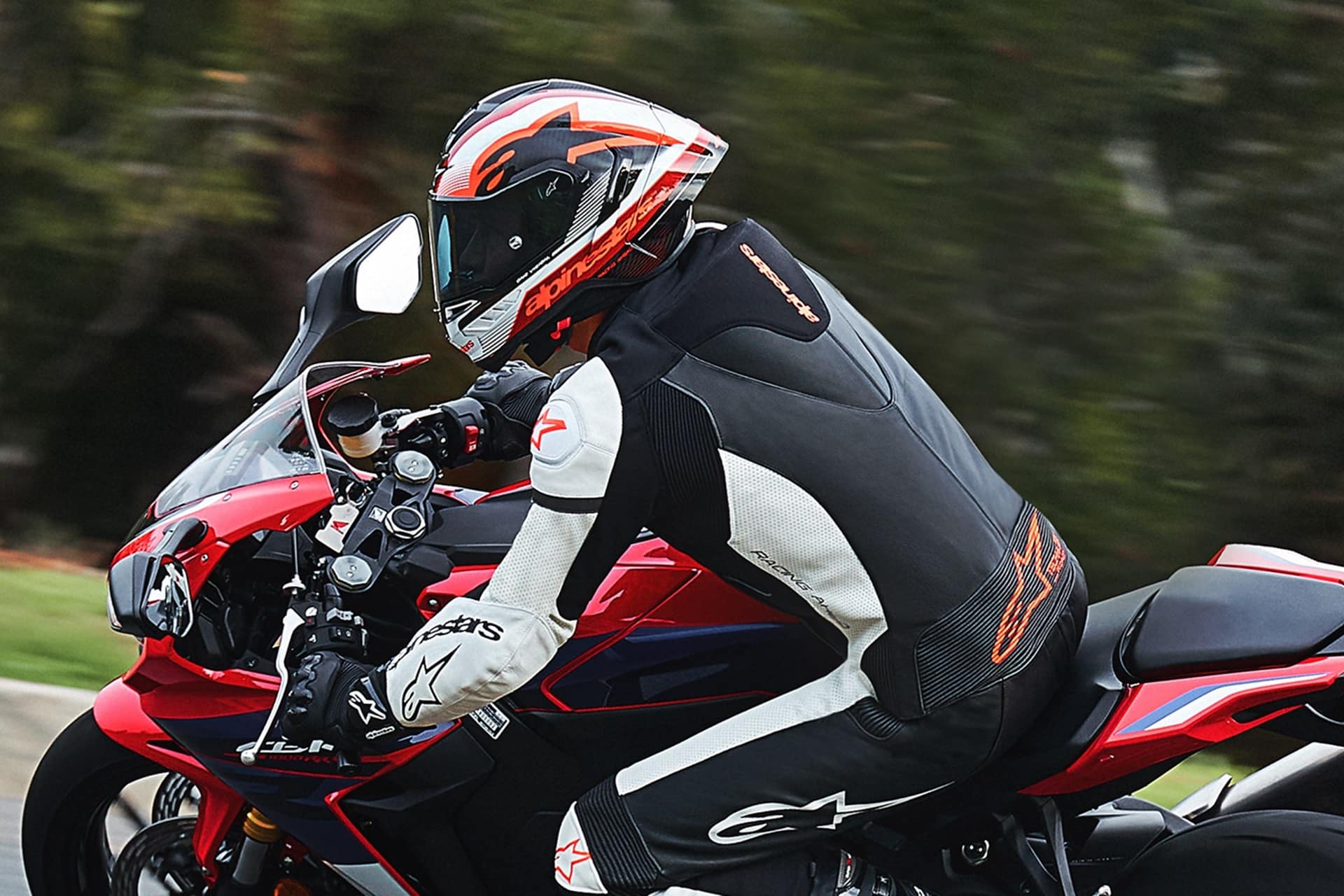 Alpinestars Supertech R10: Rendimiento de pista al servicio del aficionado