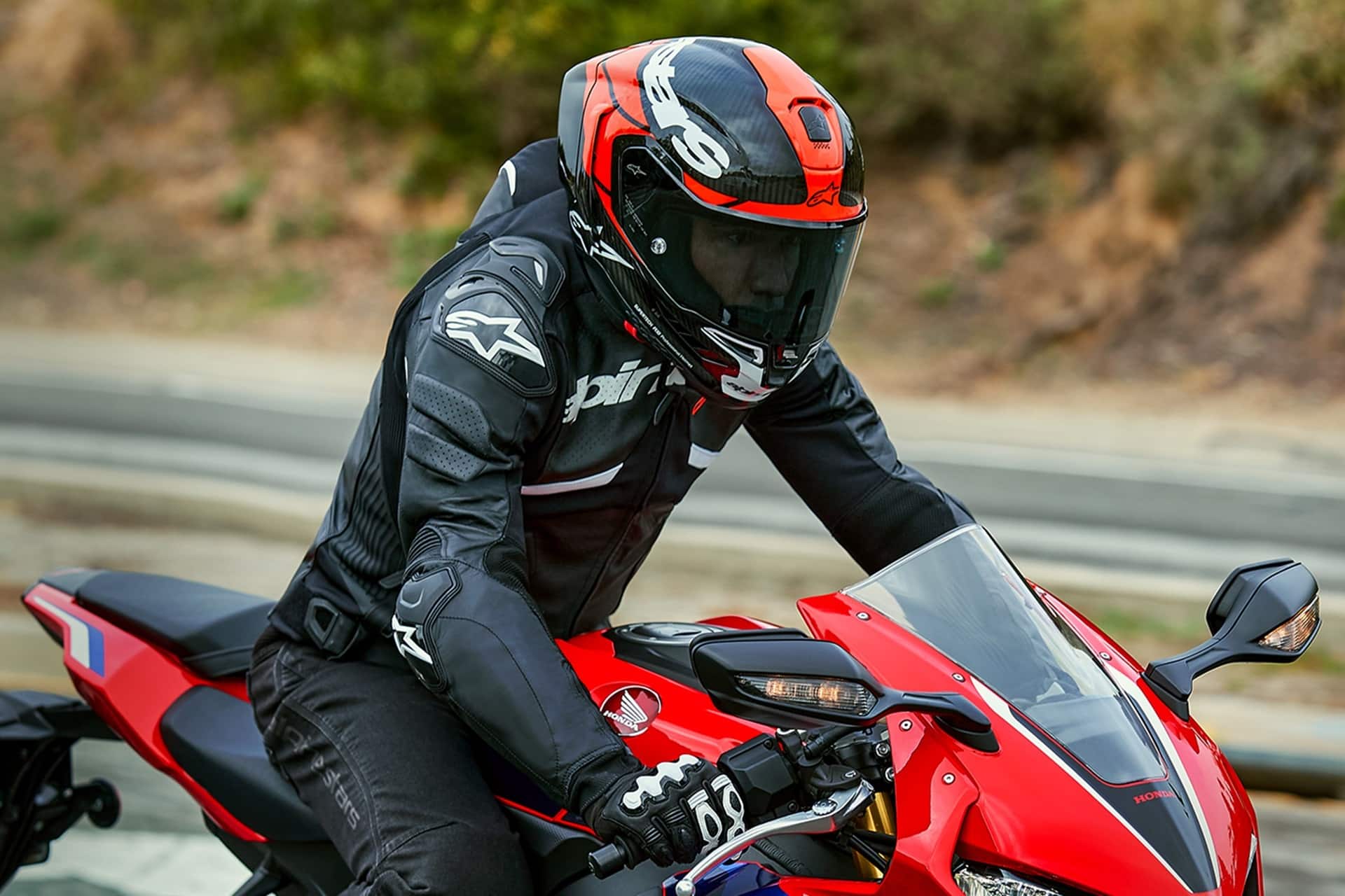 Alpinestars Supertech R10: Rendimiento de pista al servicio del aficionado