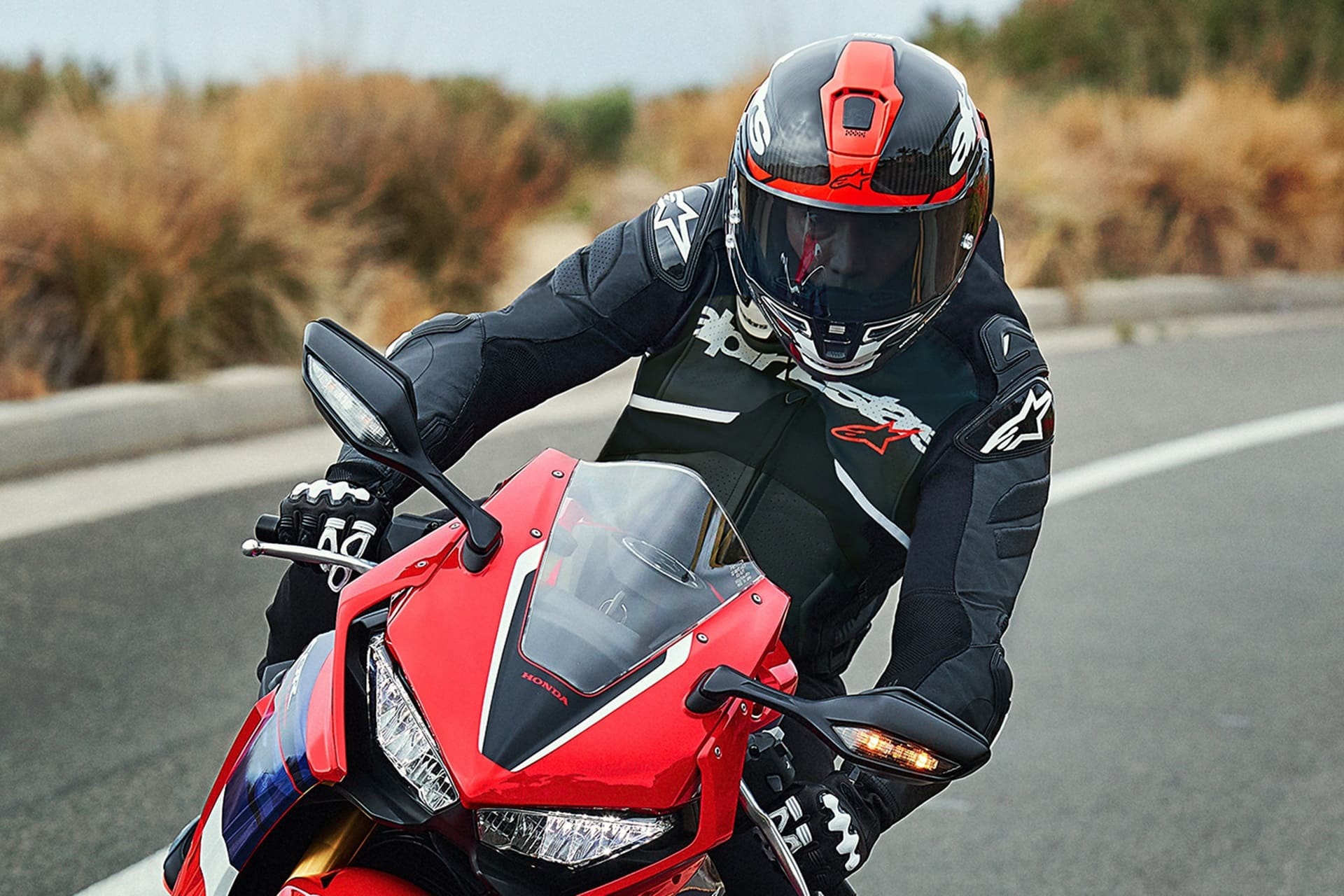 Alpinestars Supertech R10: Rendimiento de pista al servicio del aficionado