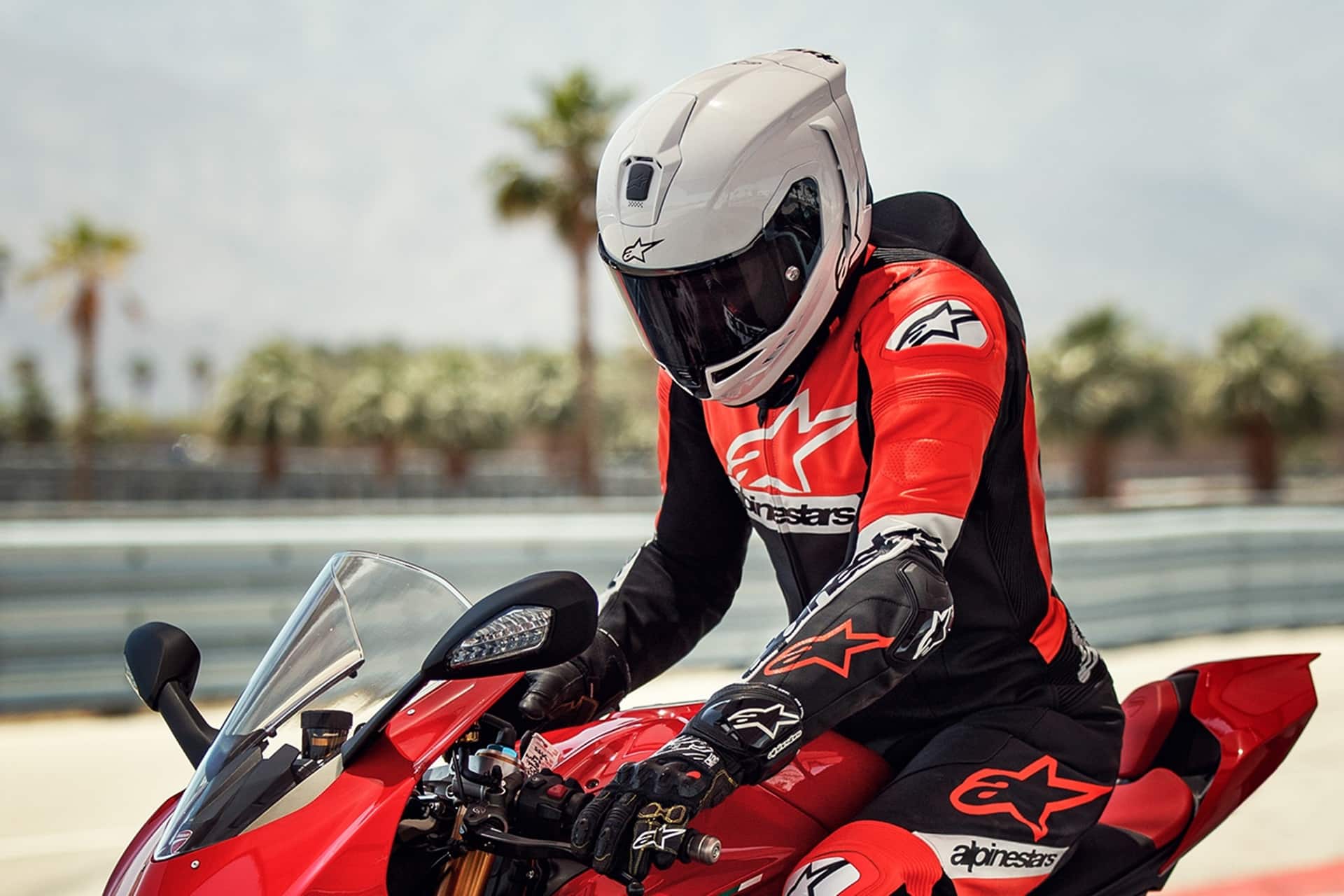 Alpinestars Supertech R10: Rendimiento de pista al servicio del aficionado