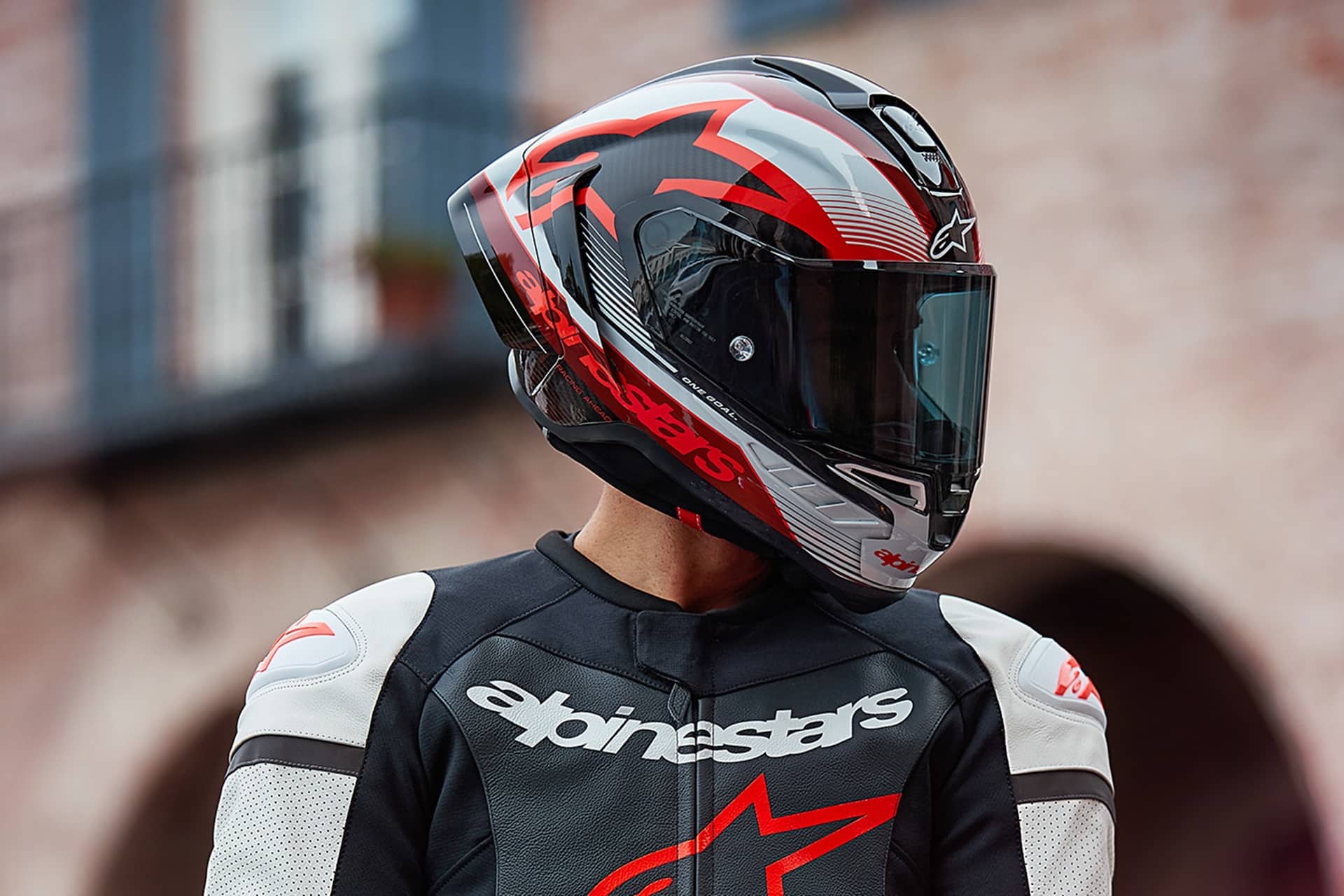Alpinestars Supertech R10: Rendimiento de pista al servicio del aficionado